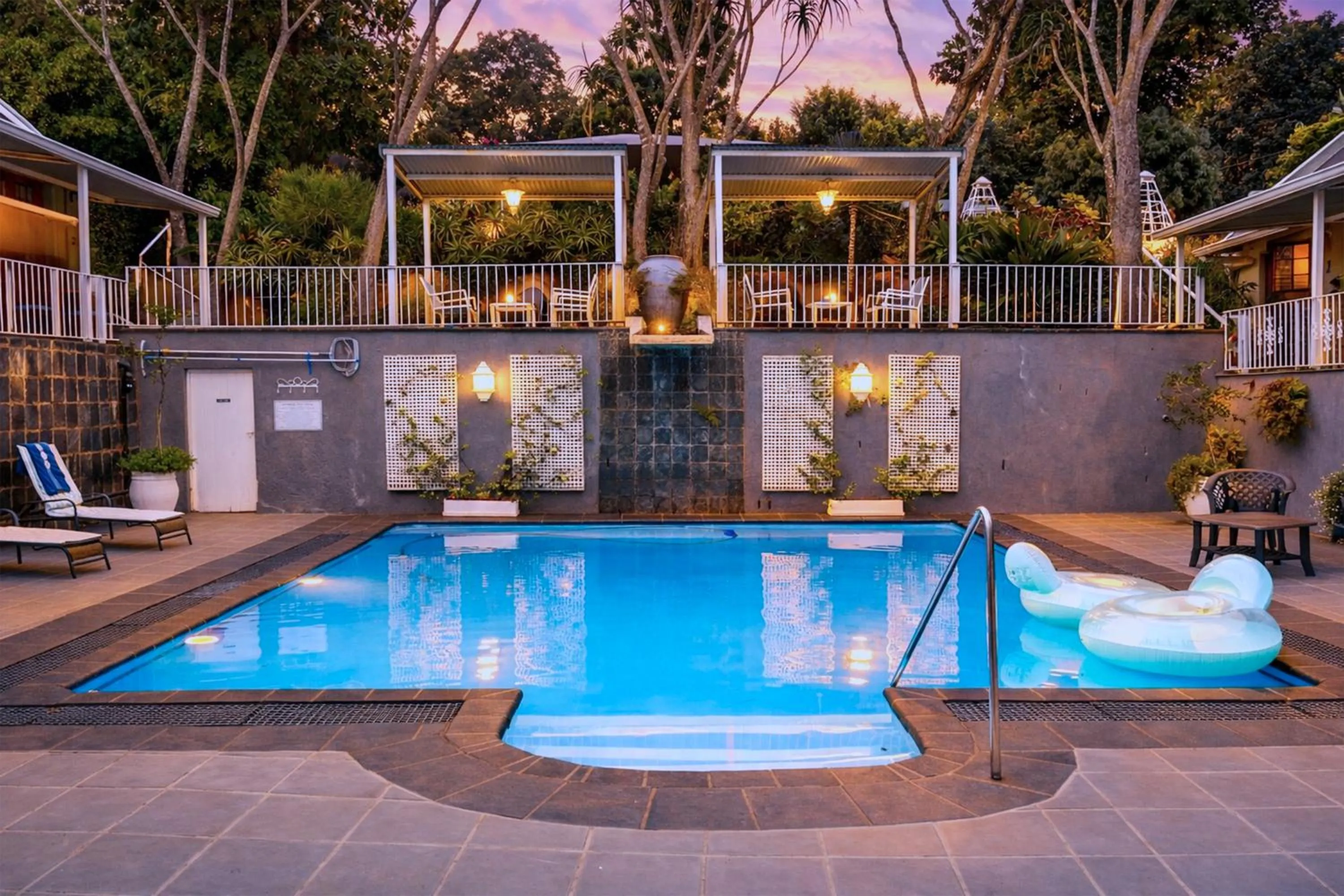 Swimming pool in Apartment 7 On Oakleigh