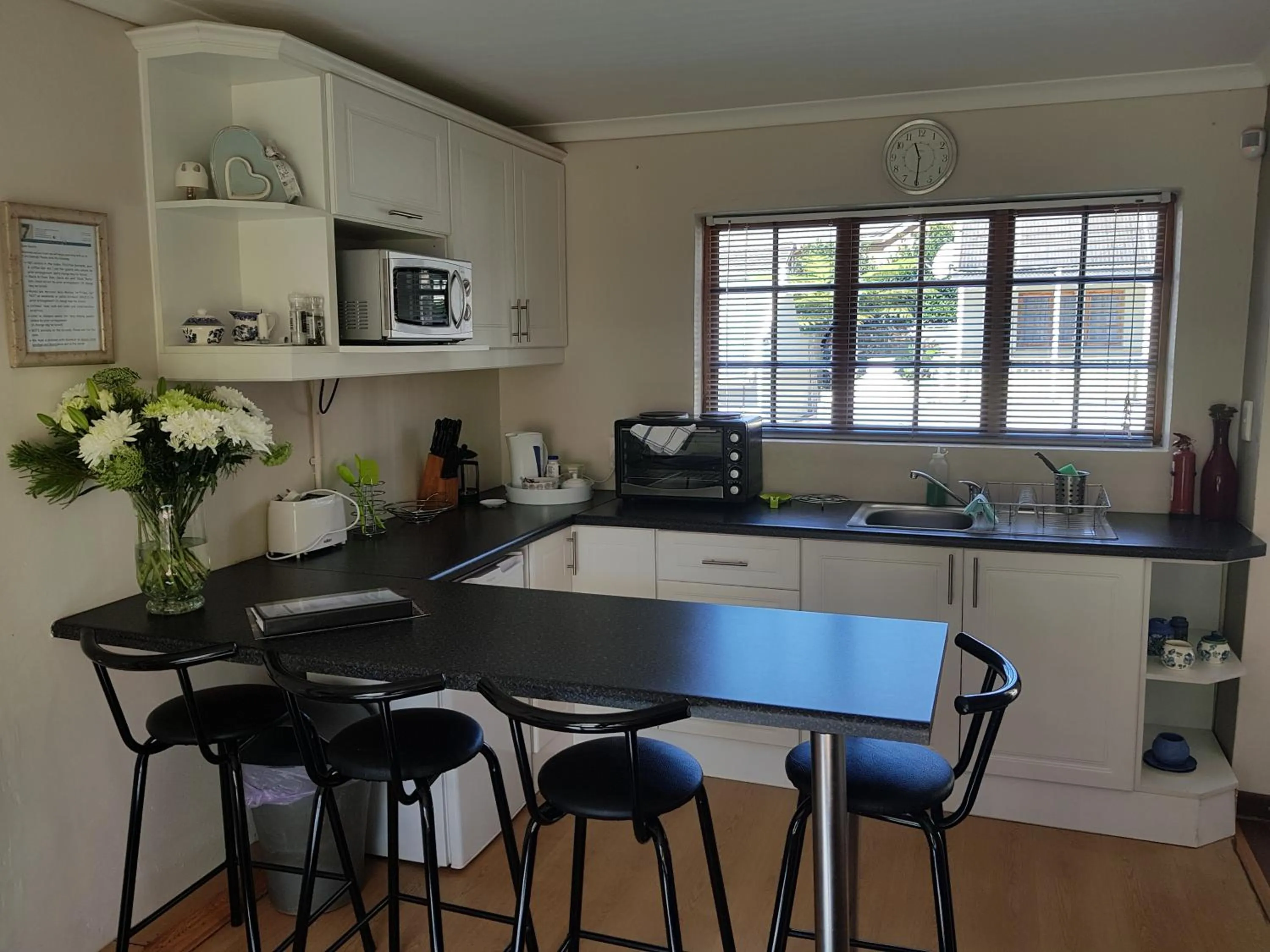 Kitchen or kitchenette in Apartment 7 On Oakleigh