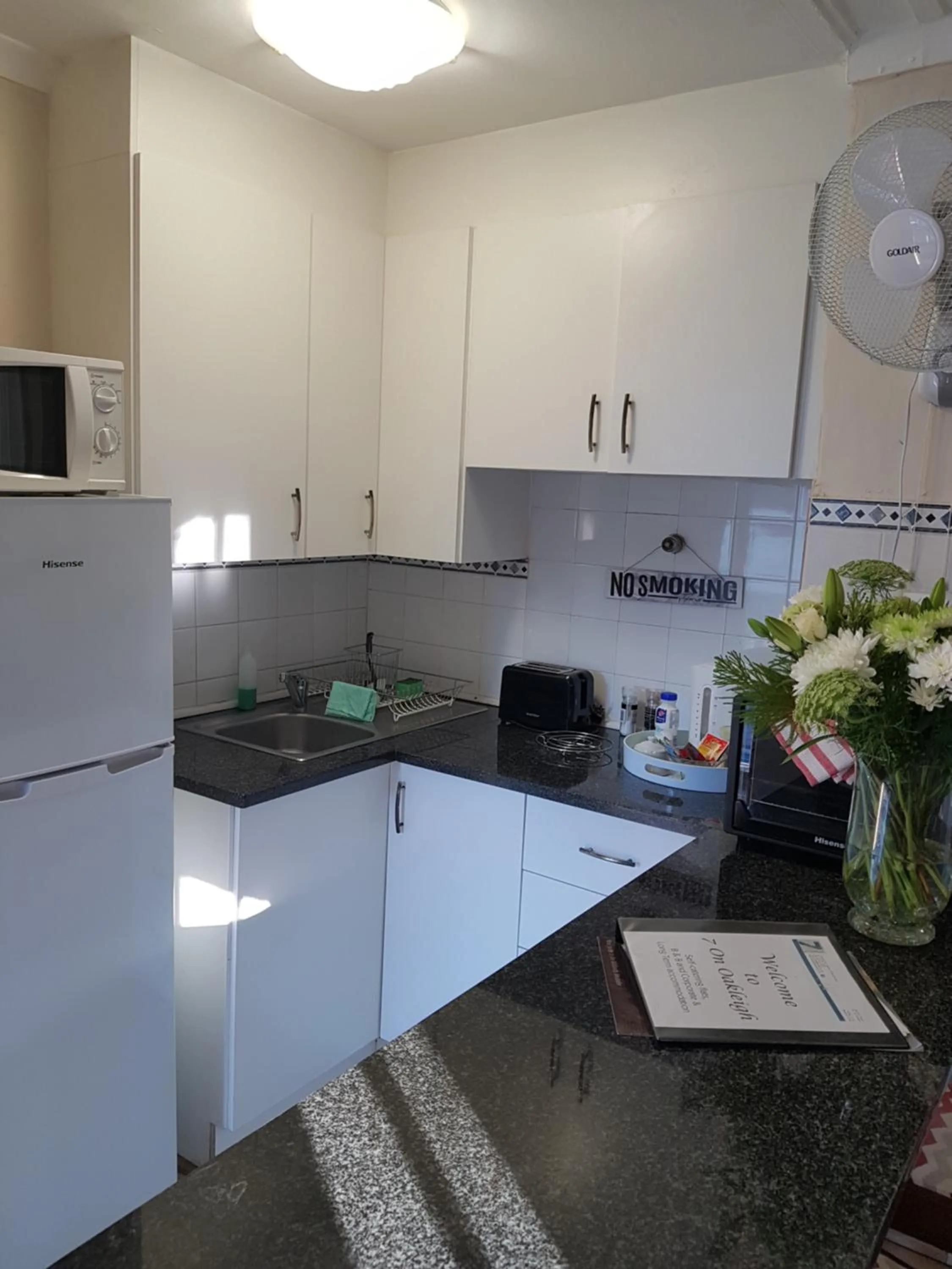 Kitchen or kitchenette in Apartment 7 On Oakleigh