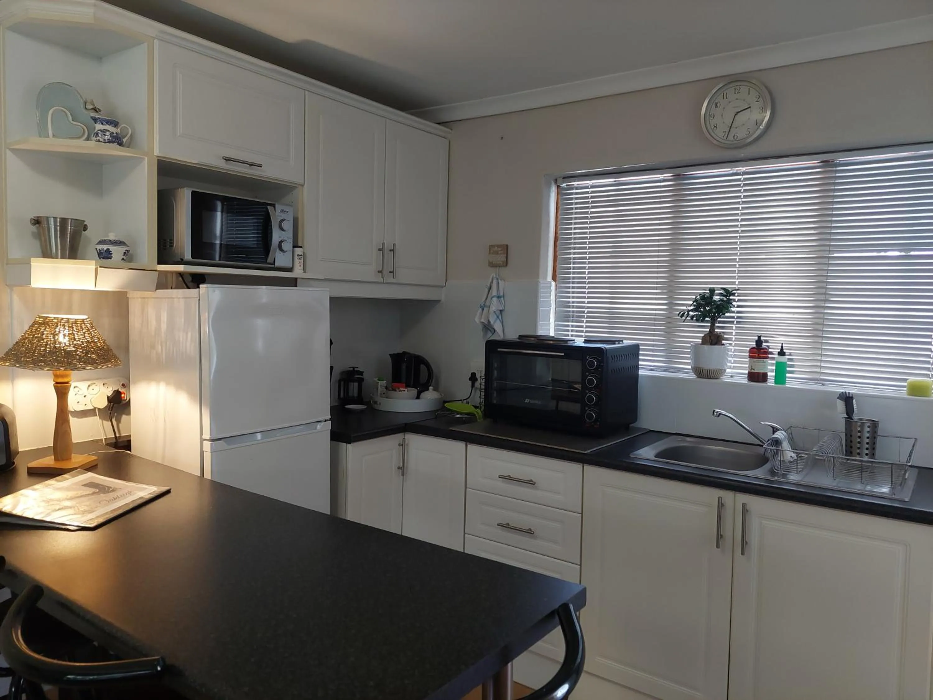 Kitchen or kitchenette in Apartment 7 On Oakleigh