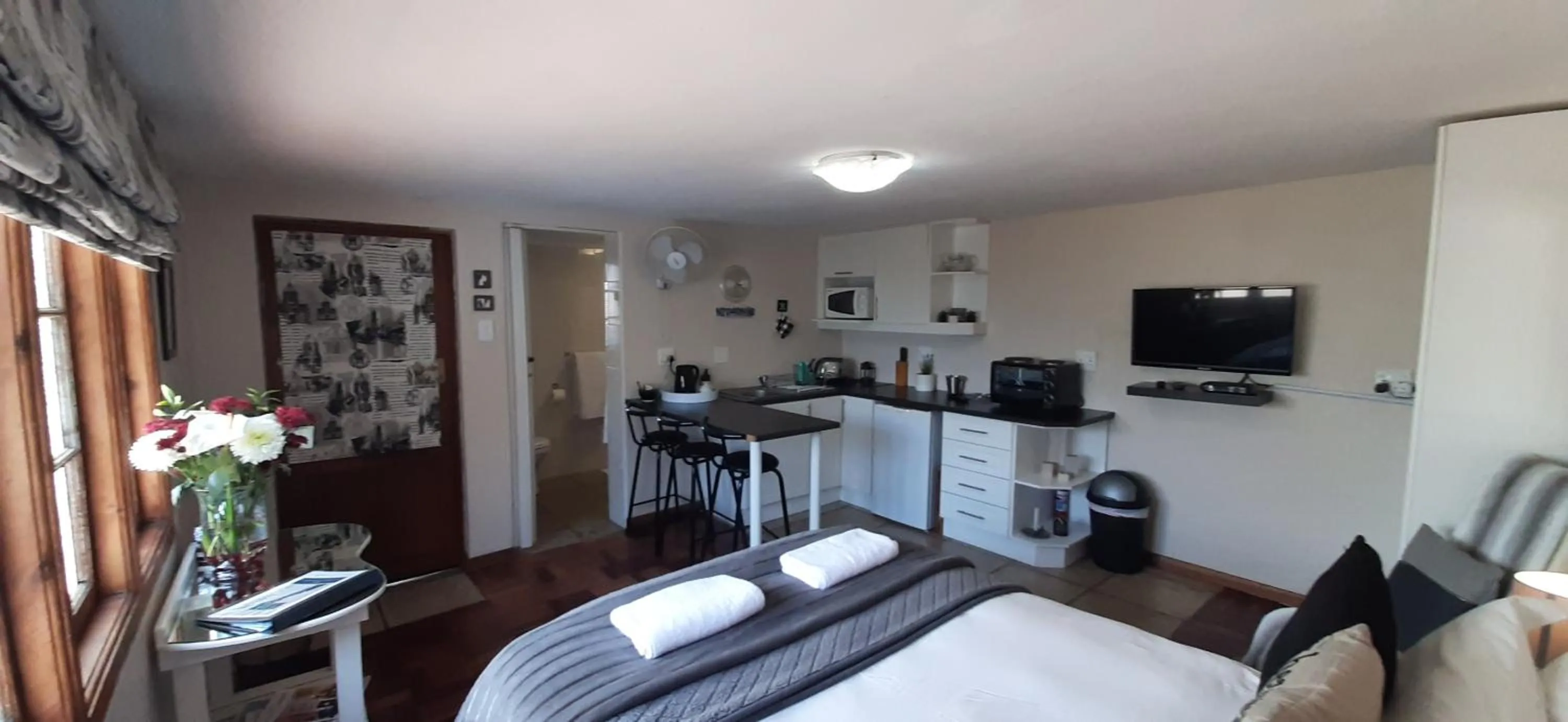 Bedroom, Bed in Apartment 7 On Oakleigh