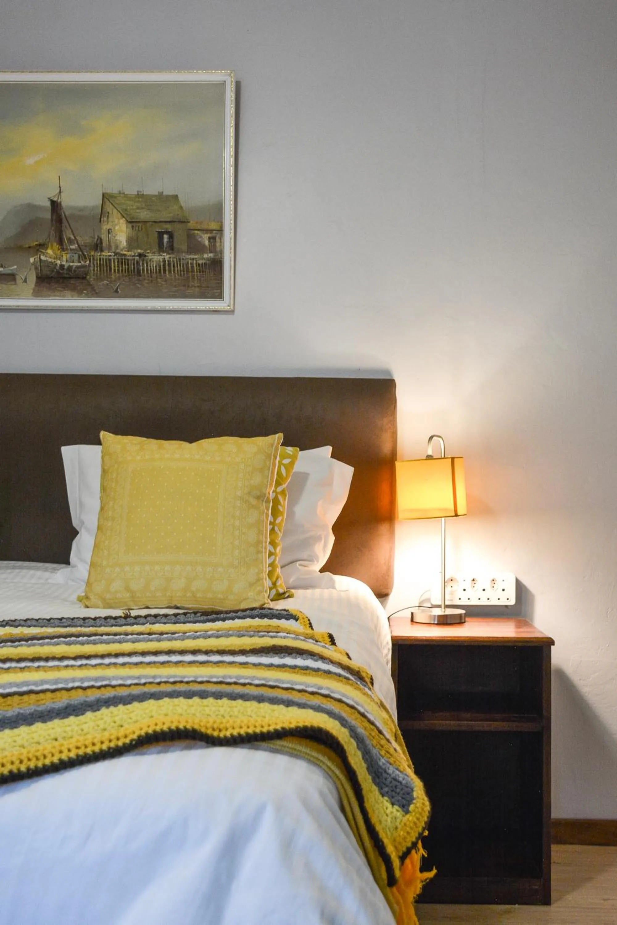 Bedroom, Bed in Apartment 7 On Oakleigh