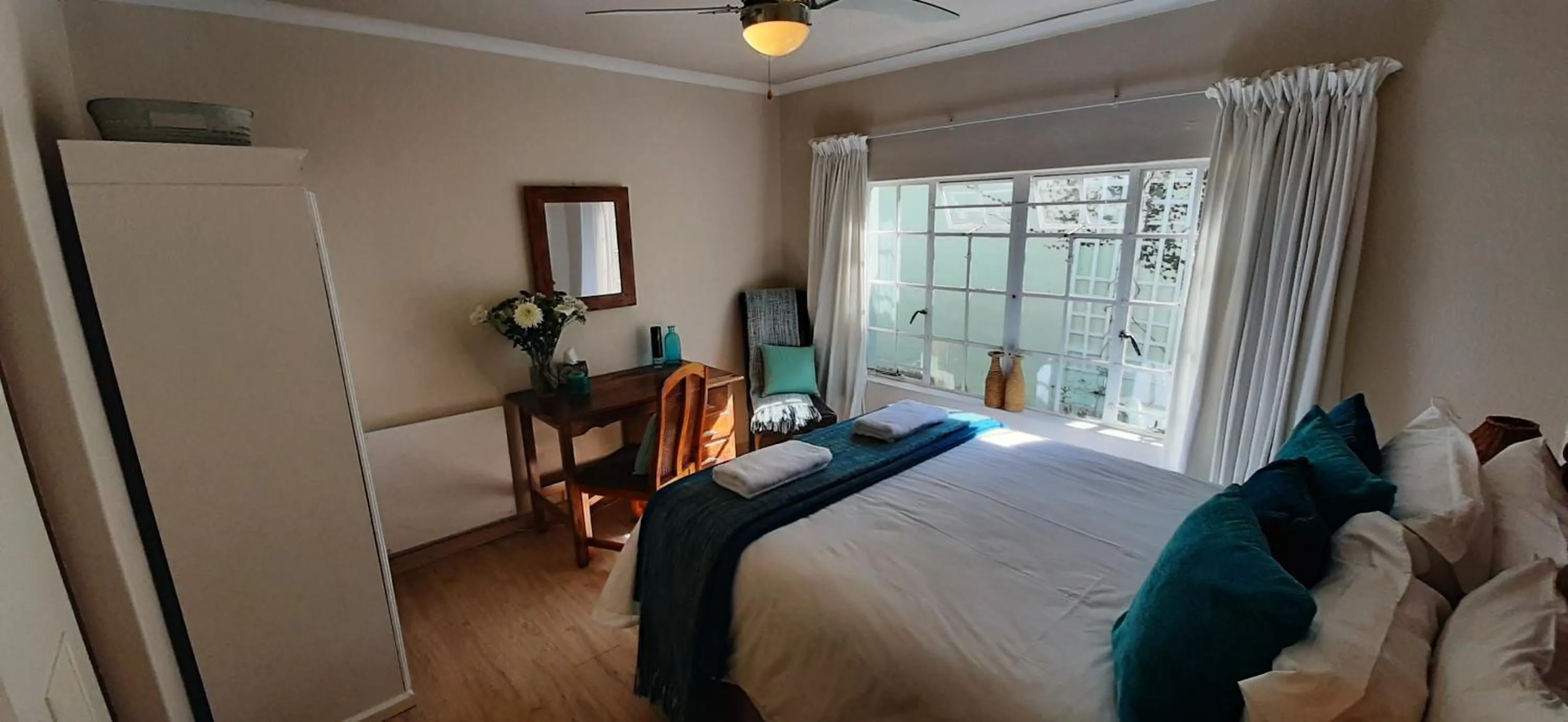 Bedroom, Bed in Apartment 7 On Oakleigh