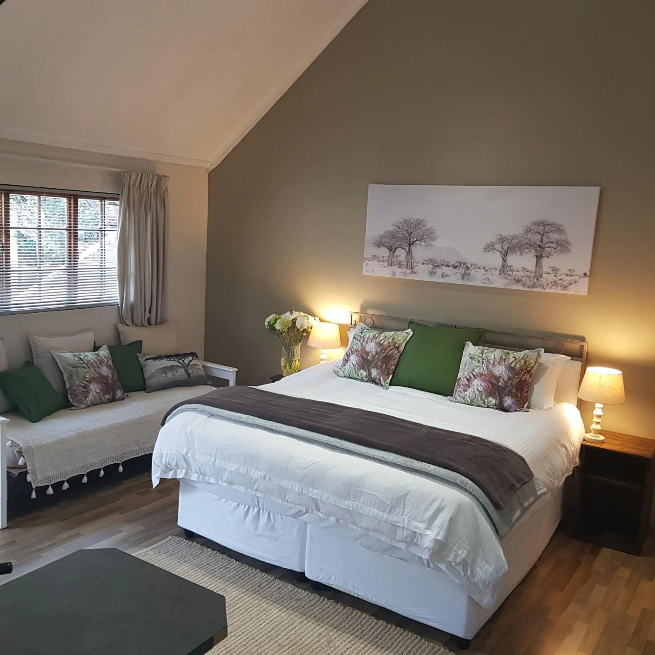 Bedroom, Bed in Apartment 7 On Oakleigh