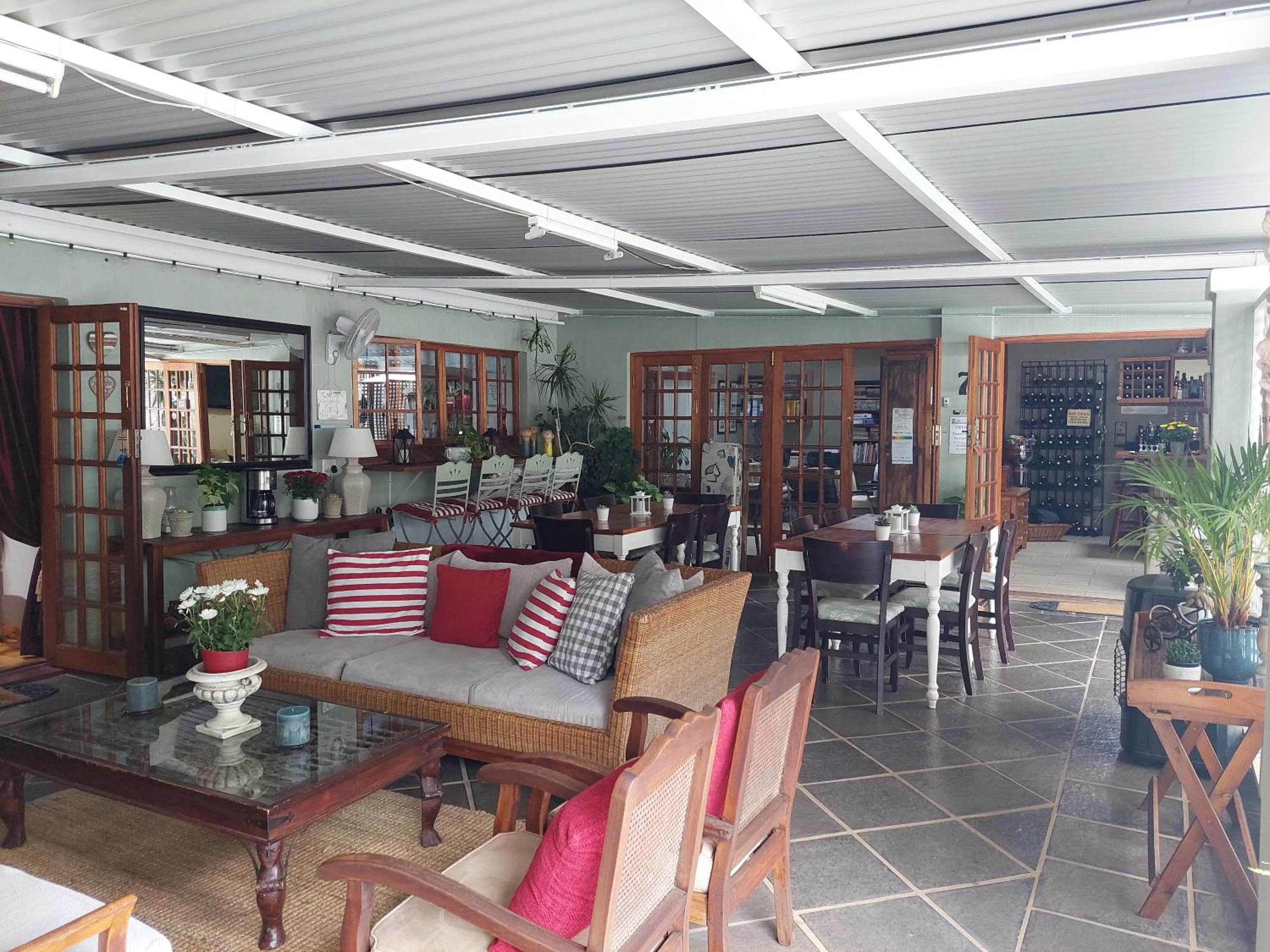Seating area in Apartment 7 On Oakleigh