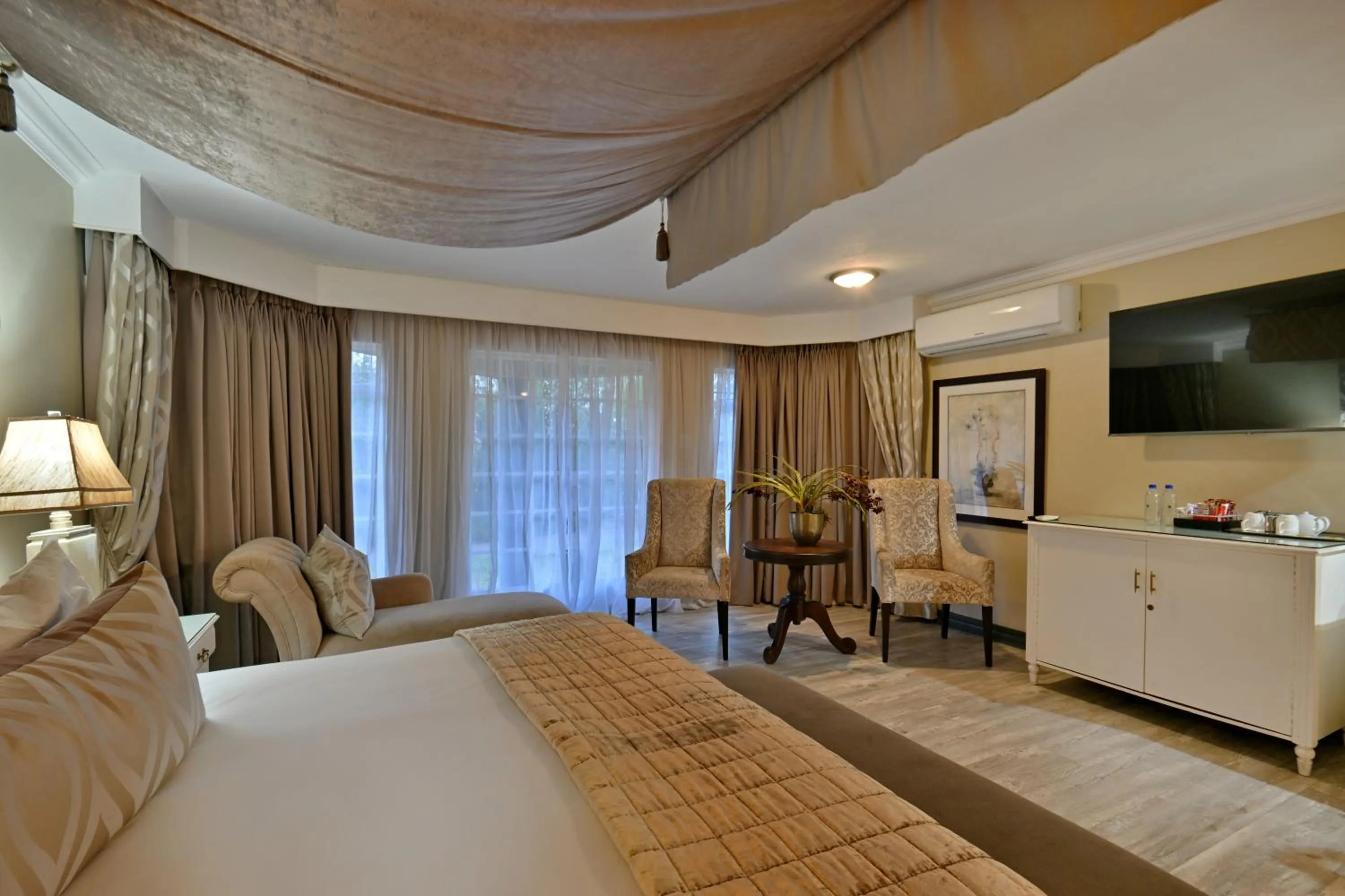 Bedroom, Bed in Glenburn Lodge & Spa