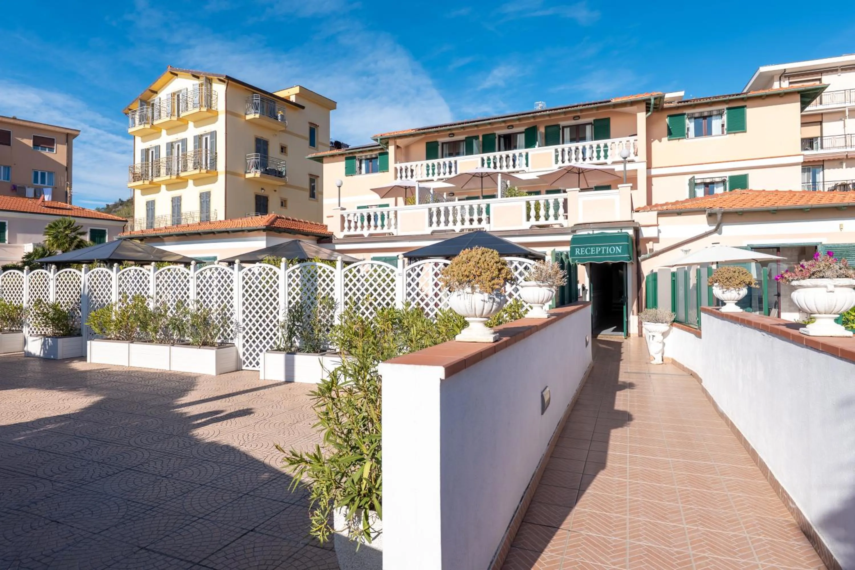 Property building in Del Prado