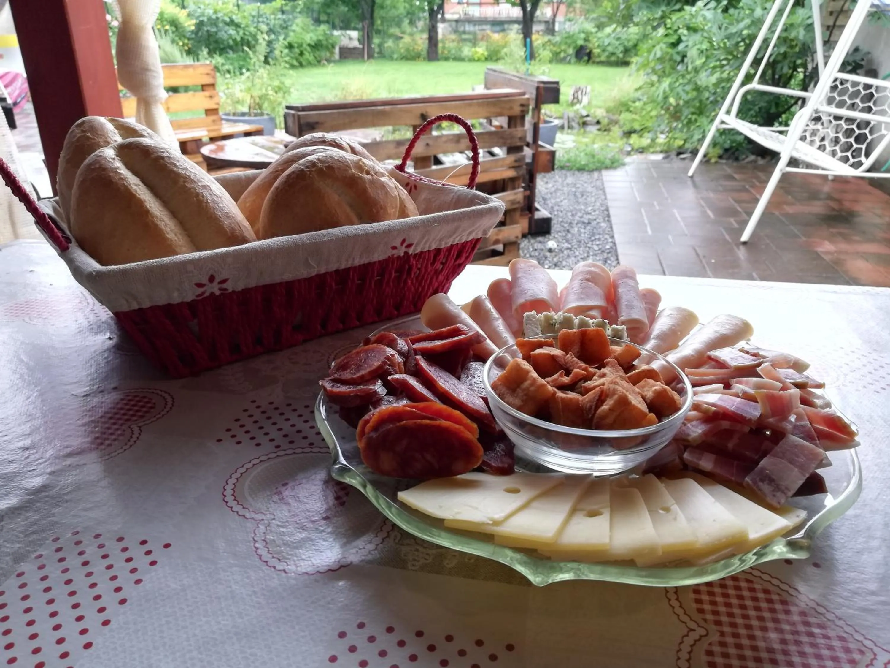 Breakfast in Studio Apartments Korosteljev