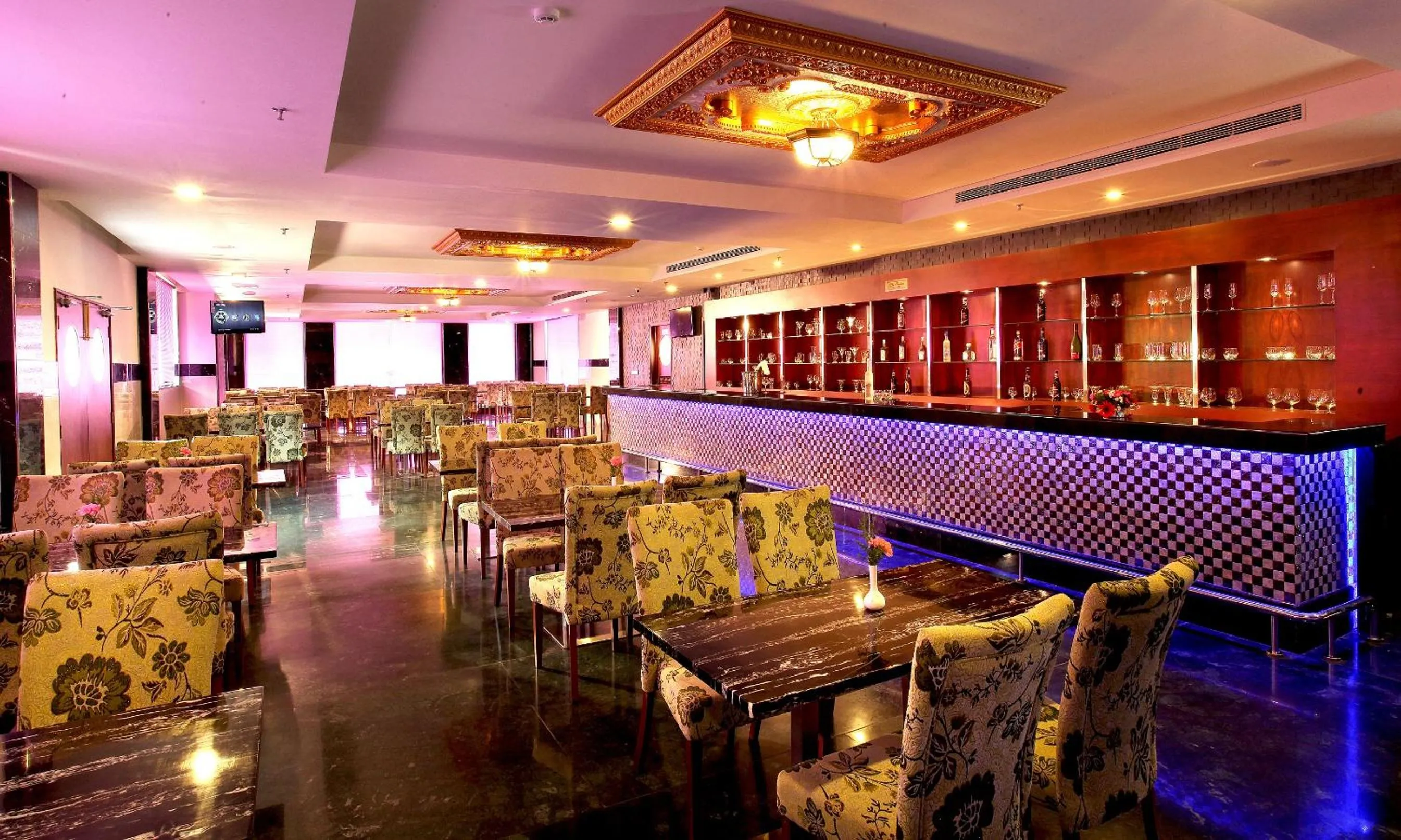 Alcoholic drinks in Lake Palace Trivandrum