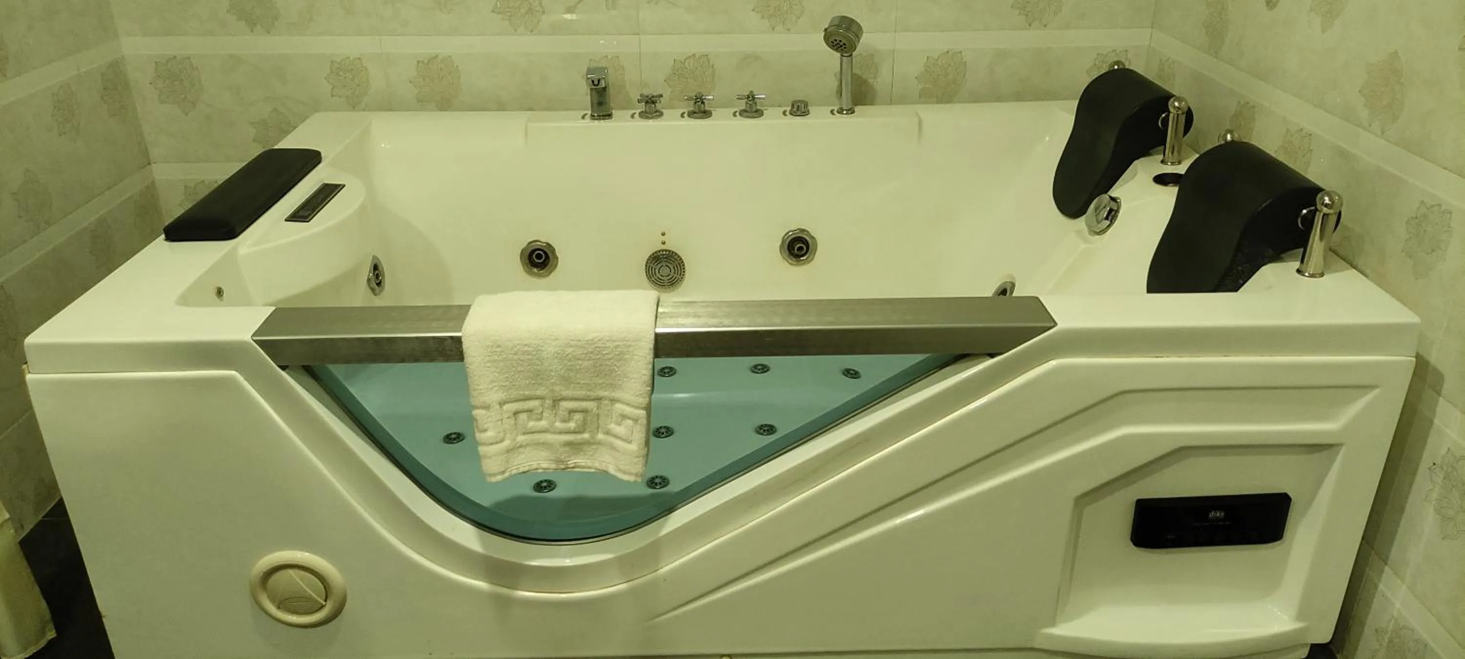 Shower in Lake Palace Trivandrum