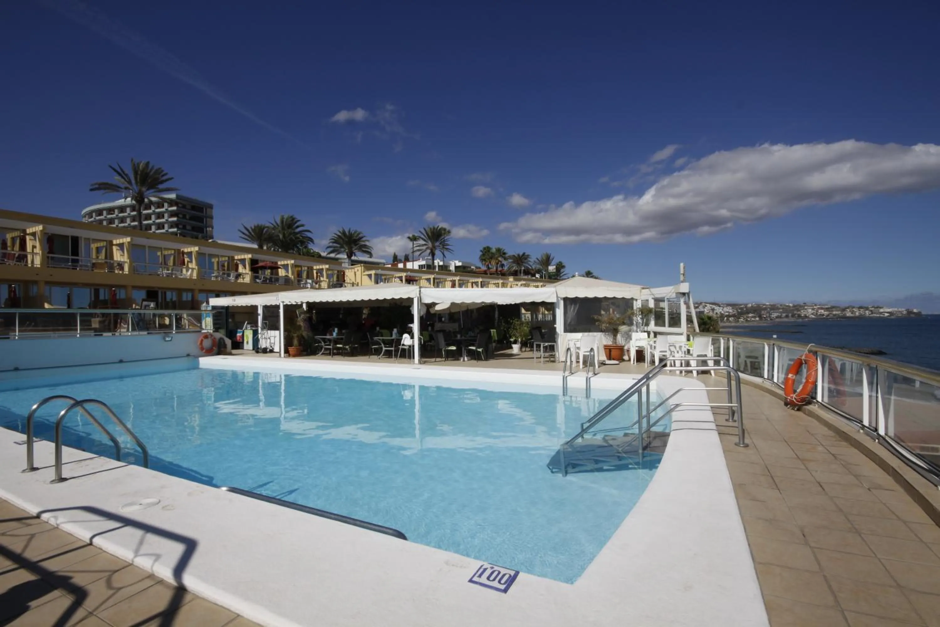 Restaurant/places to eat in Atlantic Beach Club