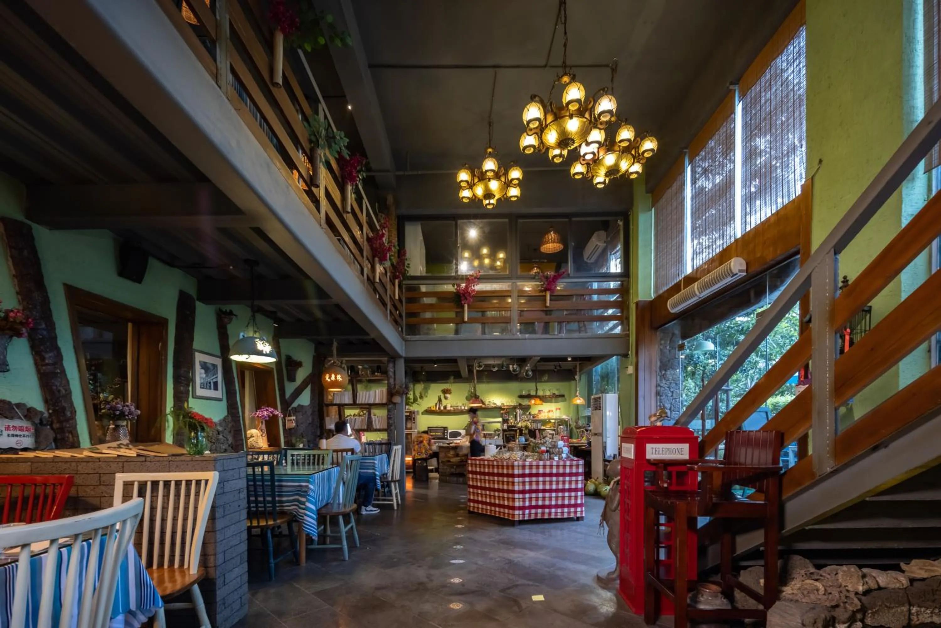 Restaurant/places to eat in Island Forest Hotel