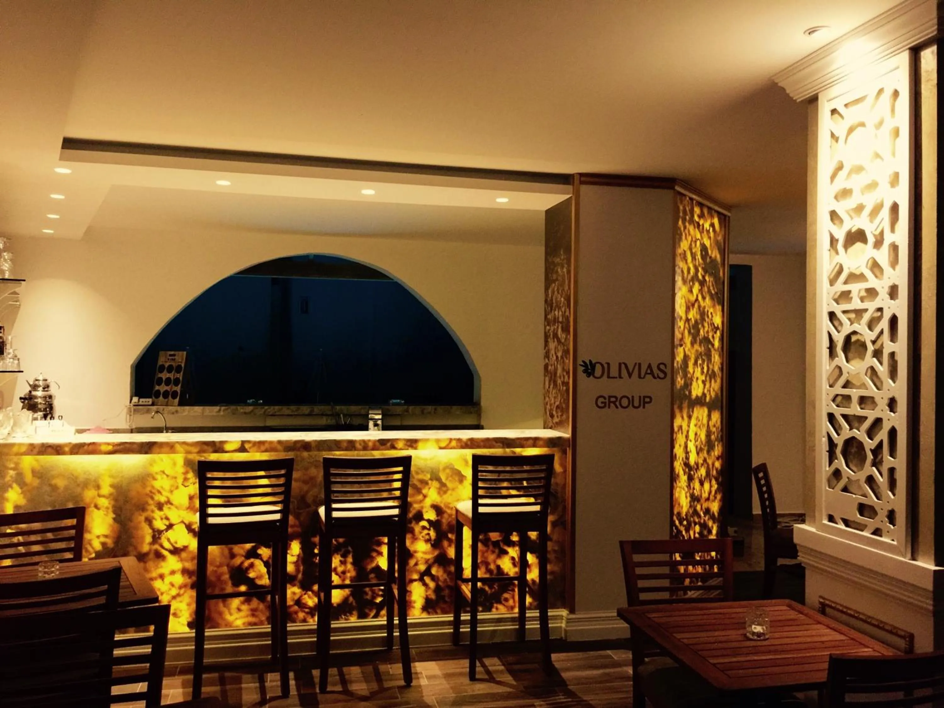 Restaurant/places to eat in Olivias Group Hotel