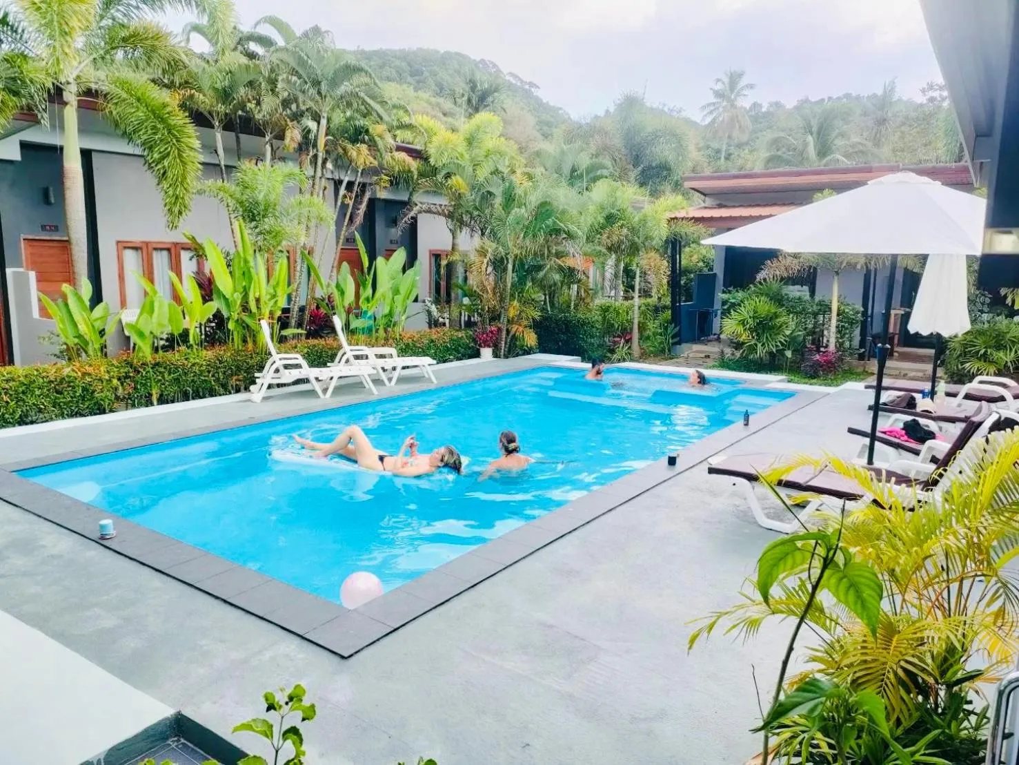 Swimming pool in Andawa Lanta Resort