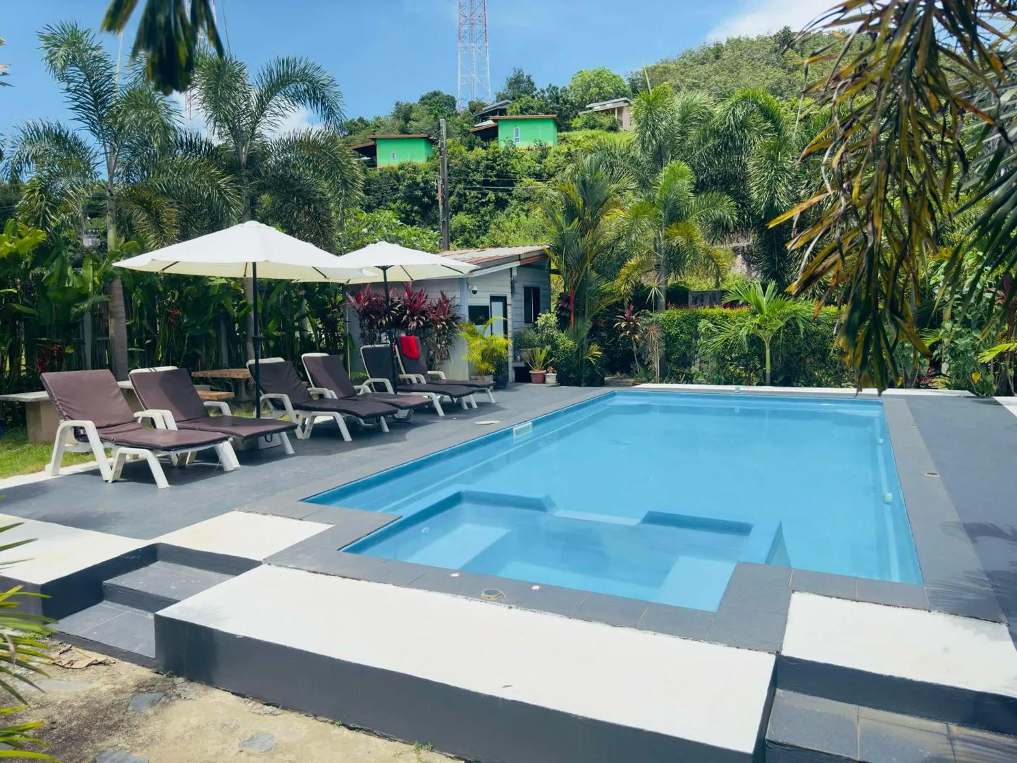 Swimming pool in Andawa Lanta Resort