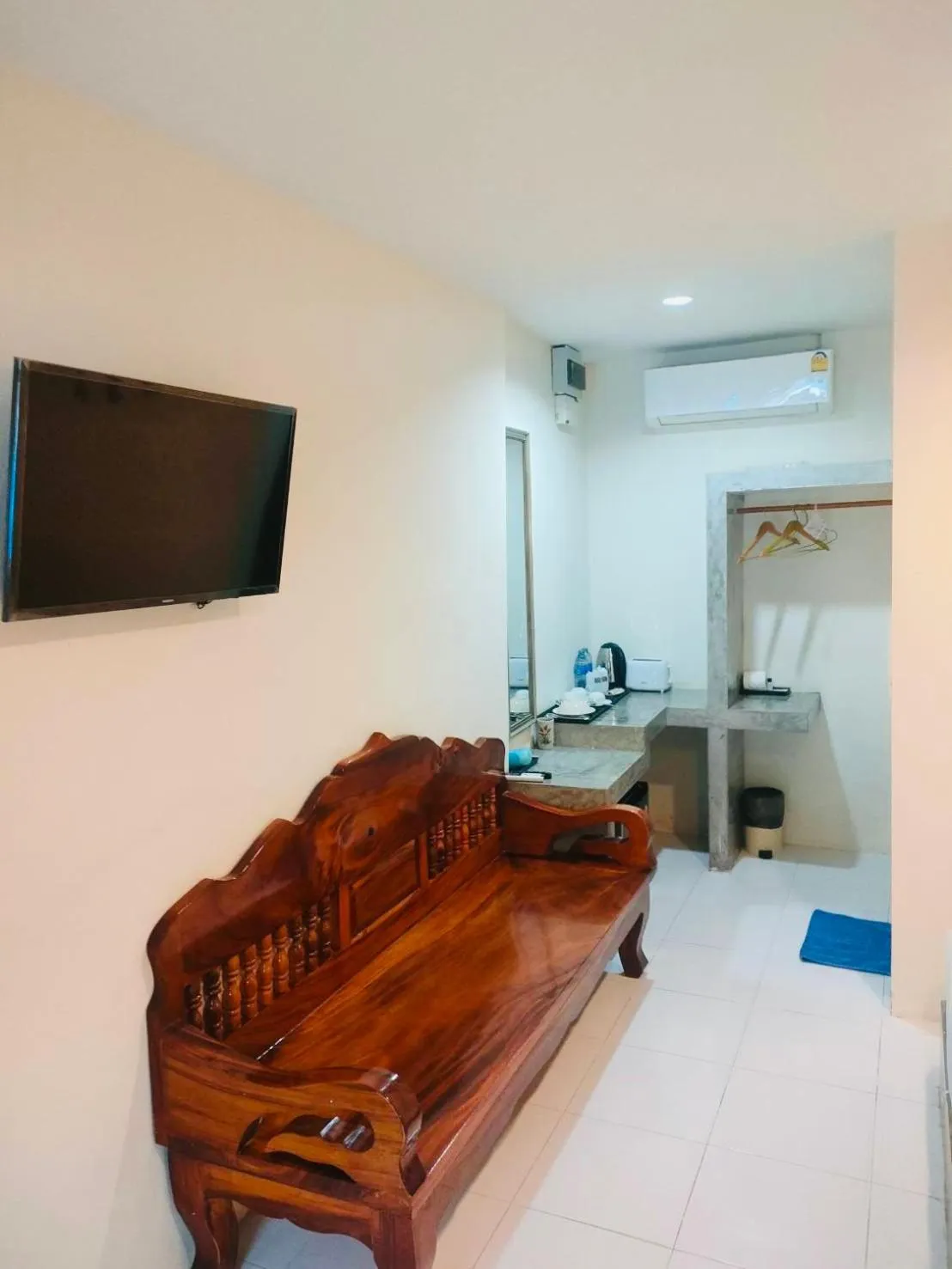 Photo of the whole room, Bed in Andawa Lanta Resort