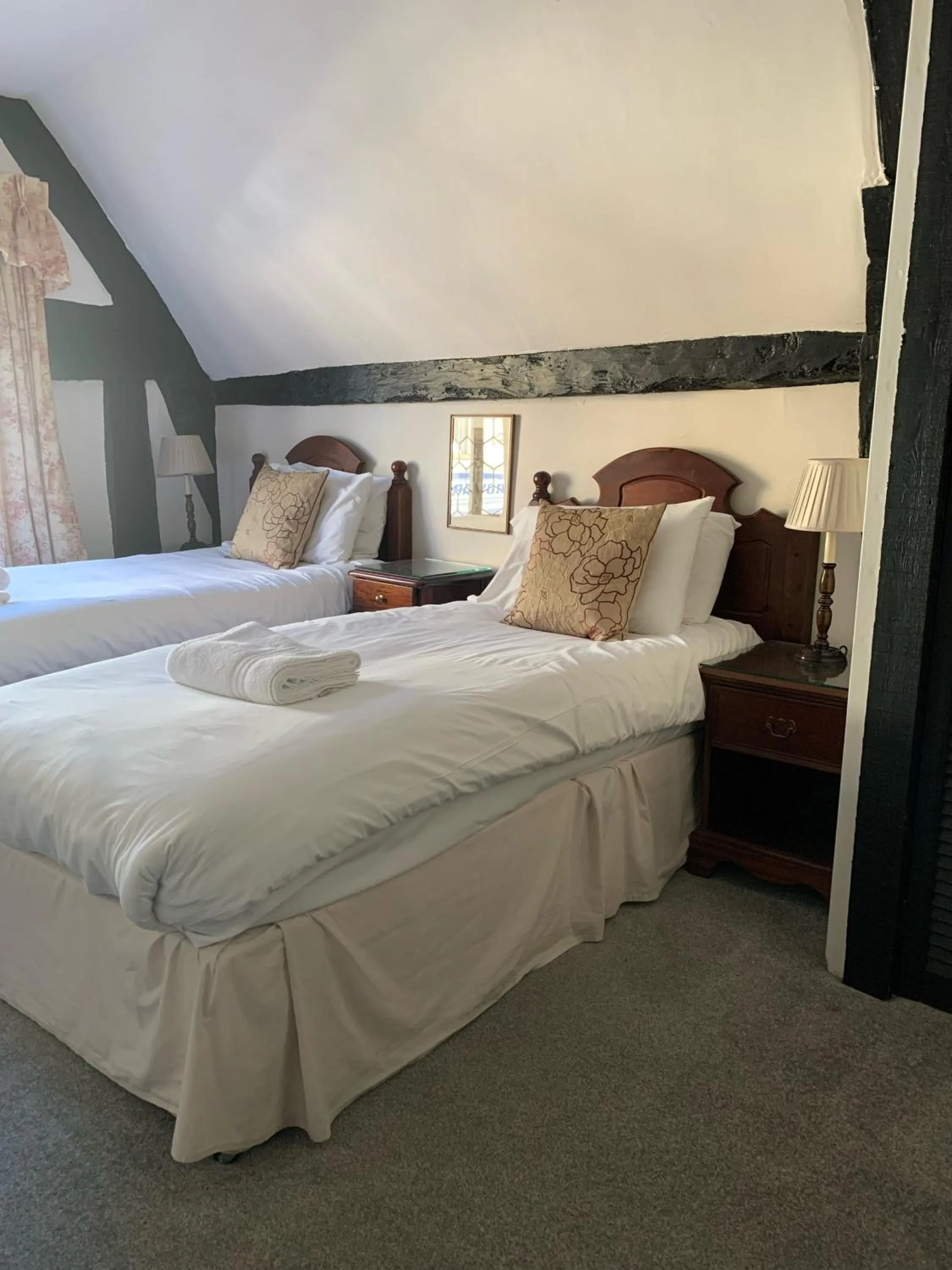 Bedroom, Bed in The White Hart Inn