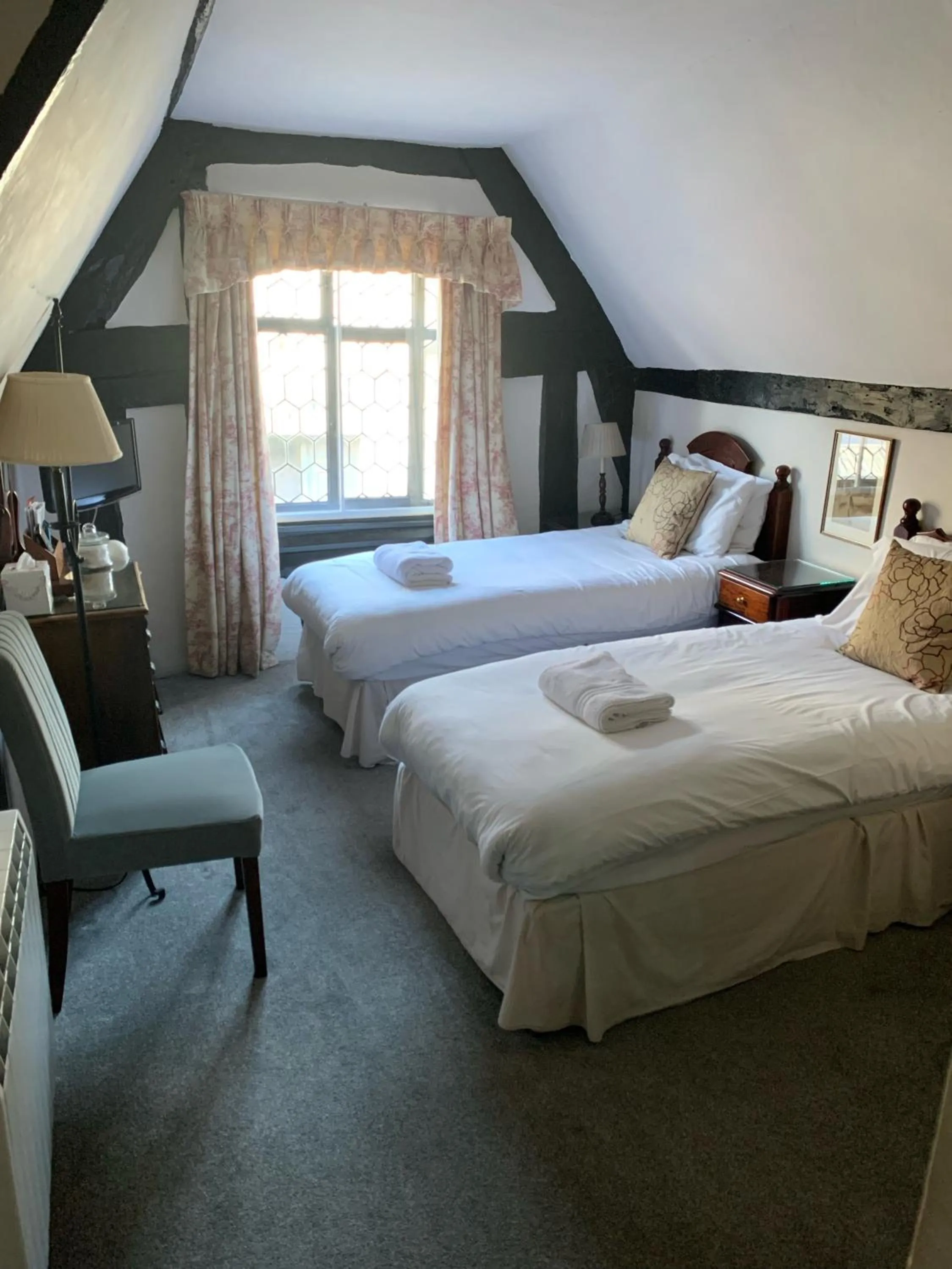 Bedroom, Bed in The White Hart Inn