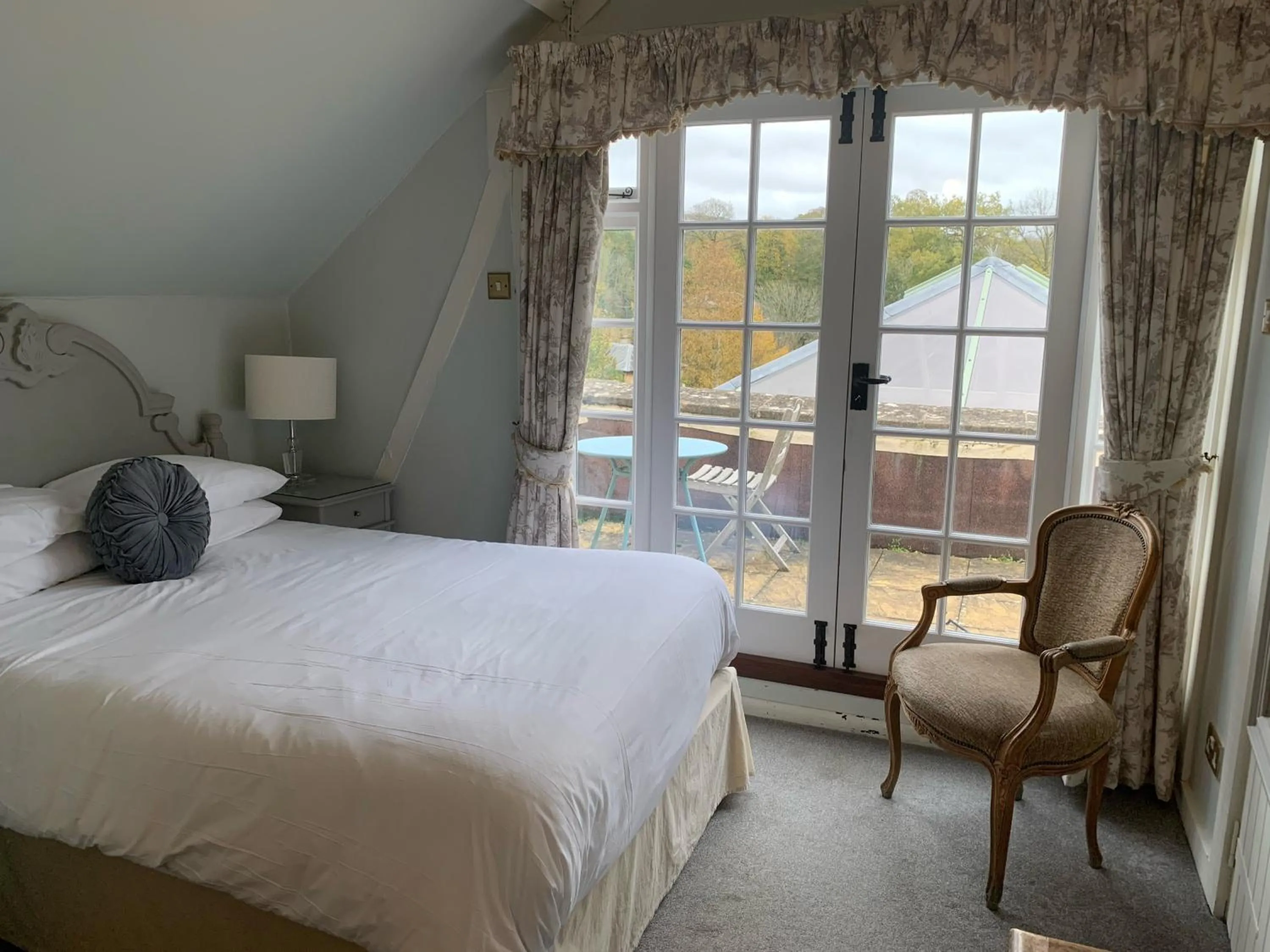 Bedroom, Bed in The White Hart Inn