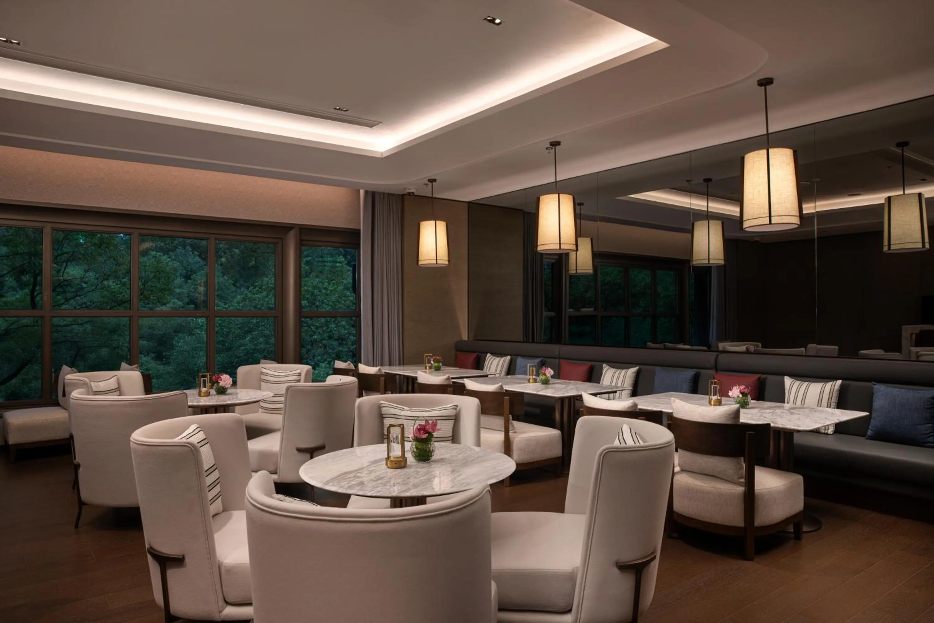 Lounge or bar in Mövenpick by Accor Shanghai People's Square