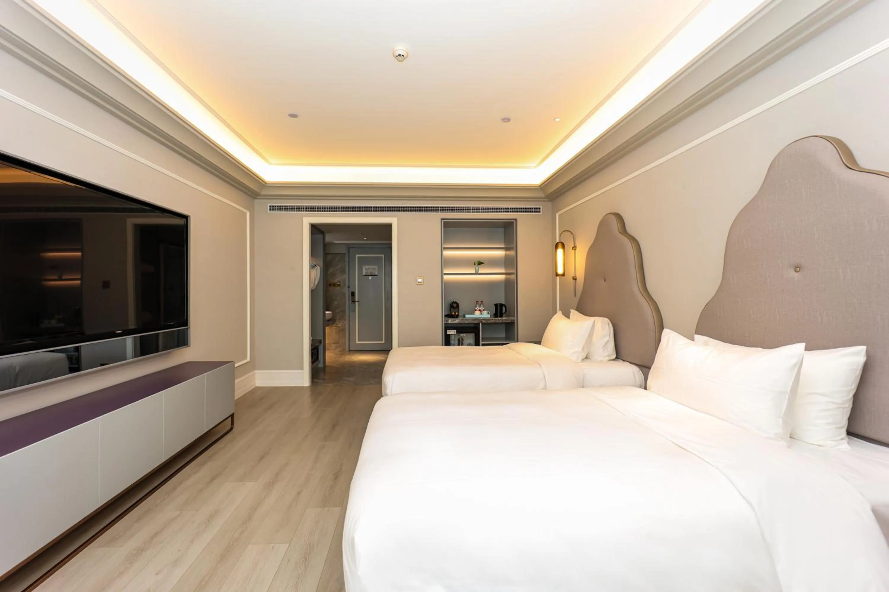 Photo of the whole room, Bed in Mercure Jinan West Railway Station