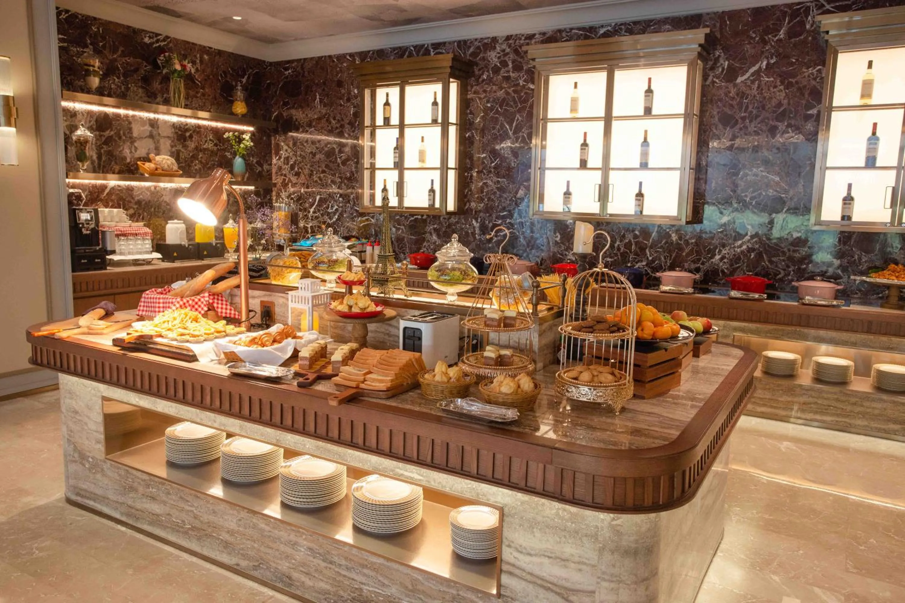 Restaurant/places to eat in Mercure Jinan West Railway Station