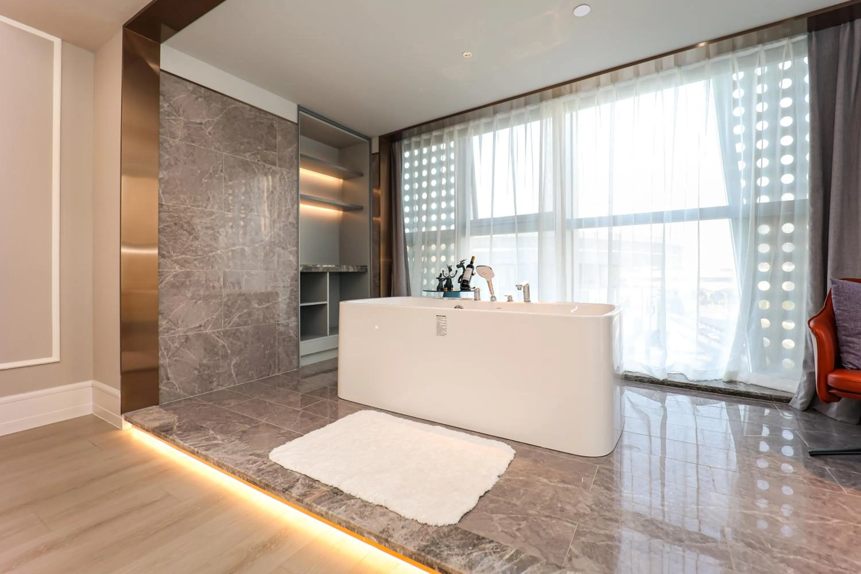 Bath in Mercure Jinan West Railway Station