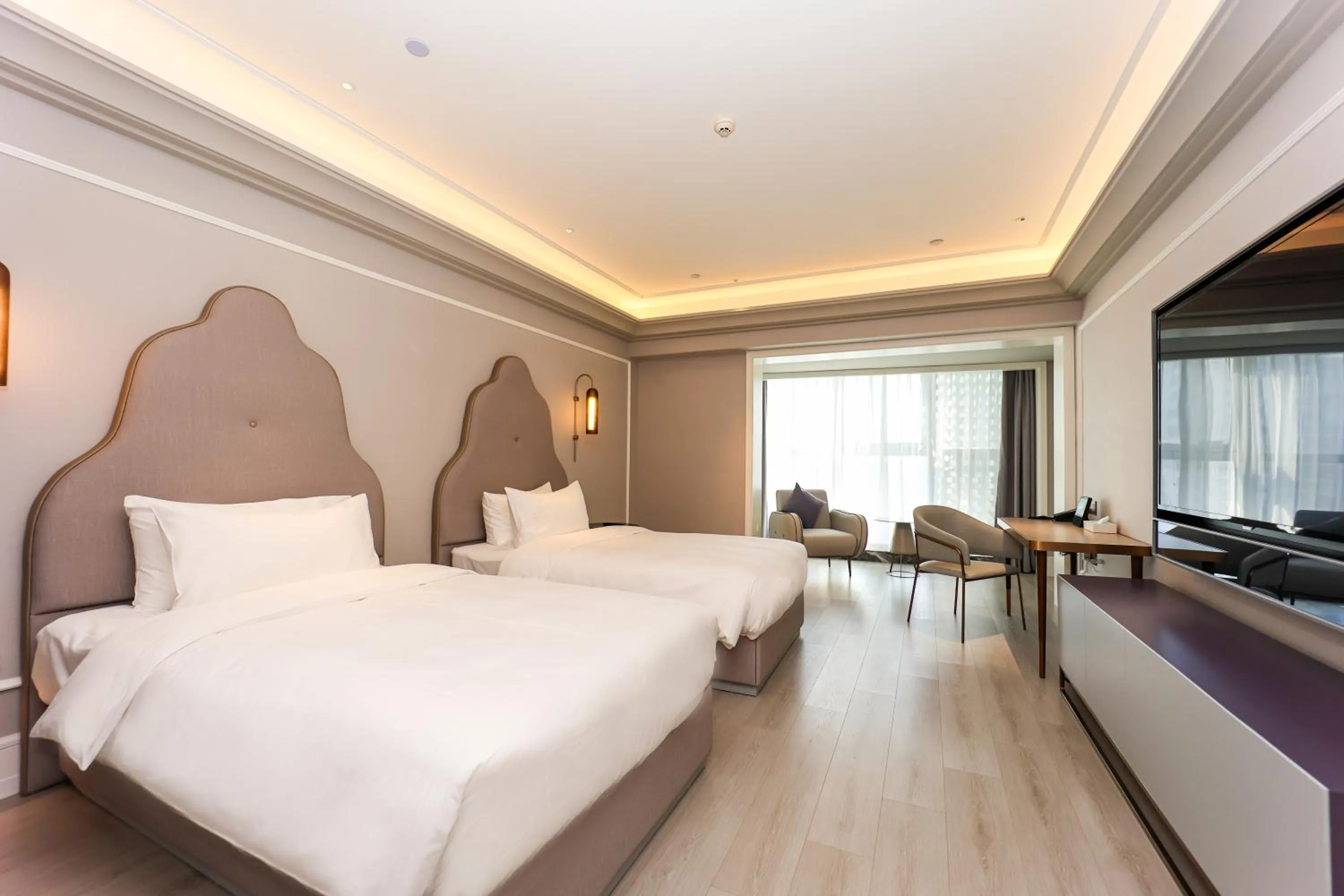 Bed in Mercure Jinan West Railway Station