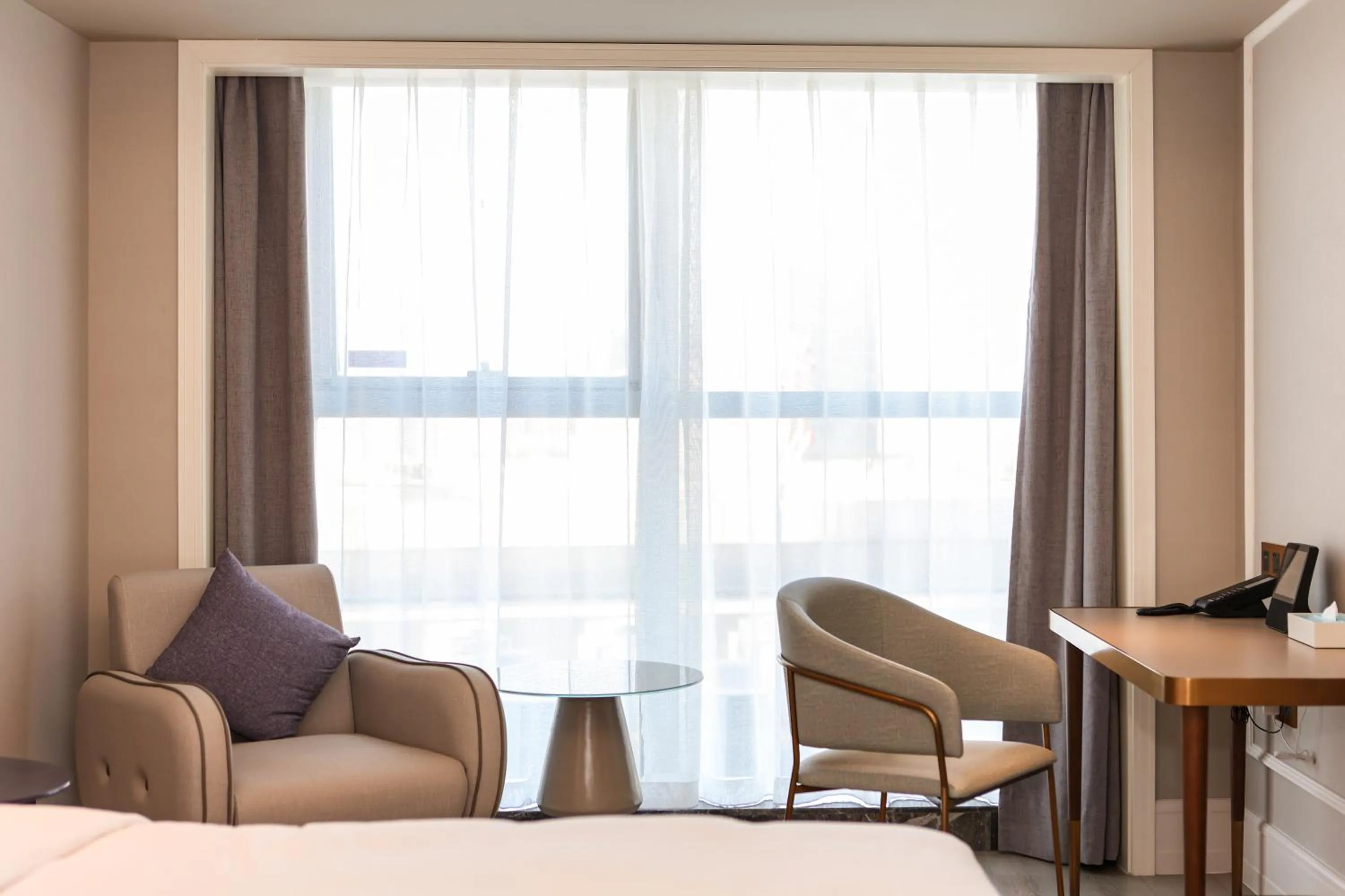 Seating area in Mercure Jinan West Railway Station