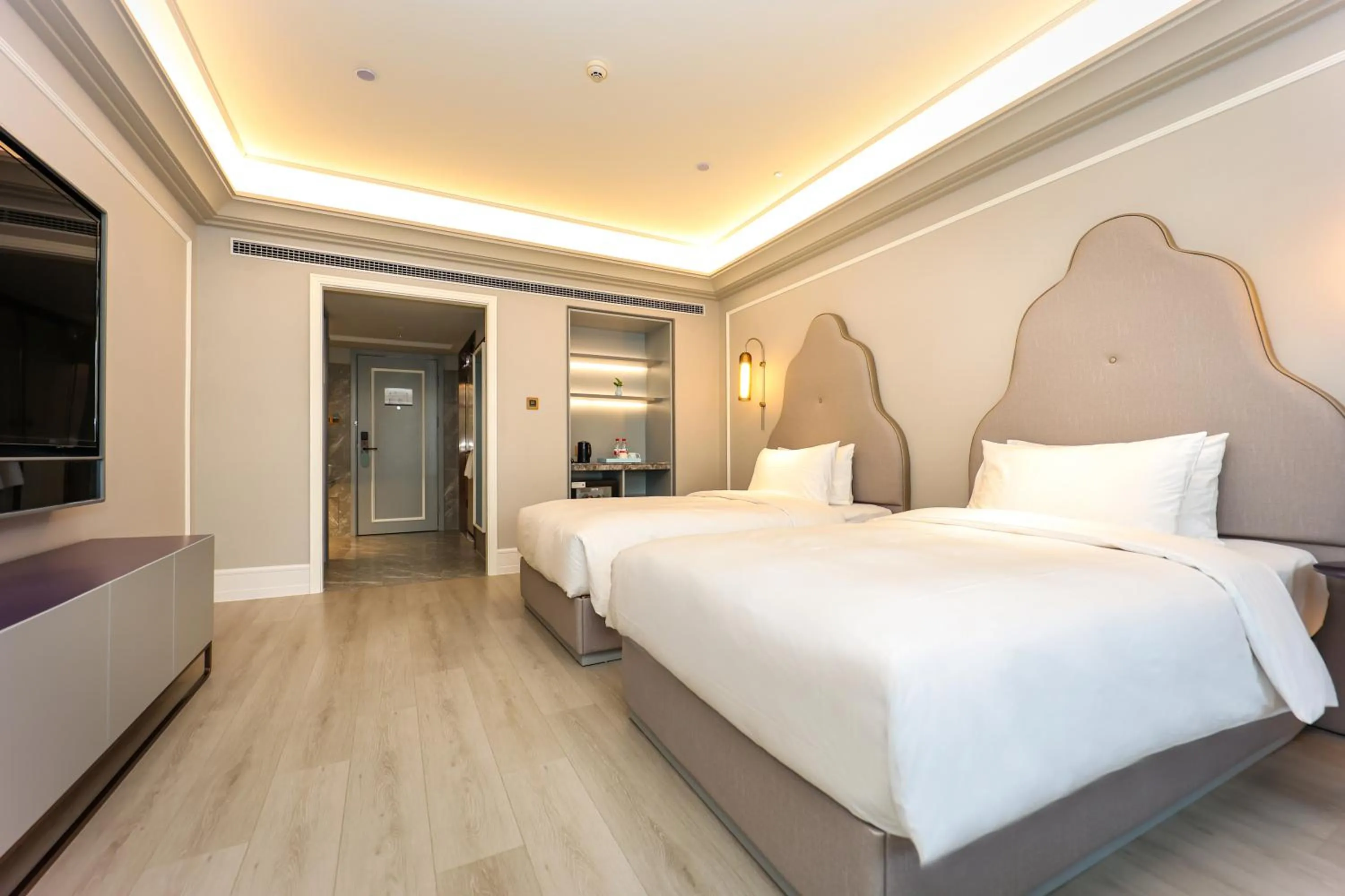 Photo of the whole room, Bed in Mercure Jinan West Railway Station