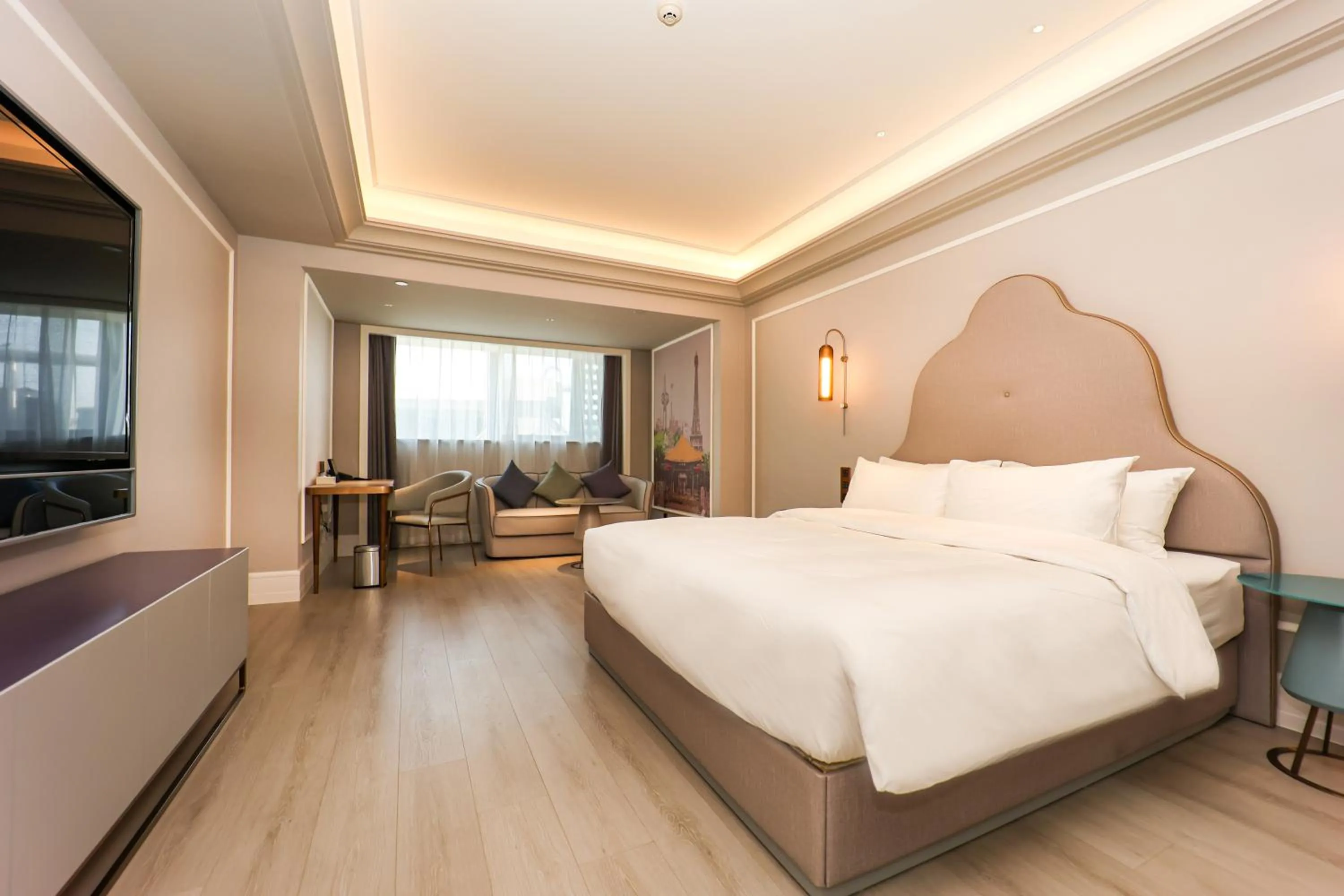 Bed in Mercure Jinan West Railway Station