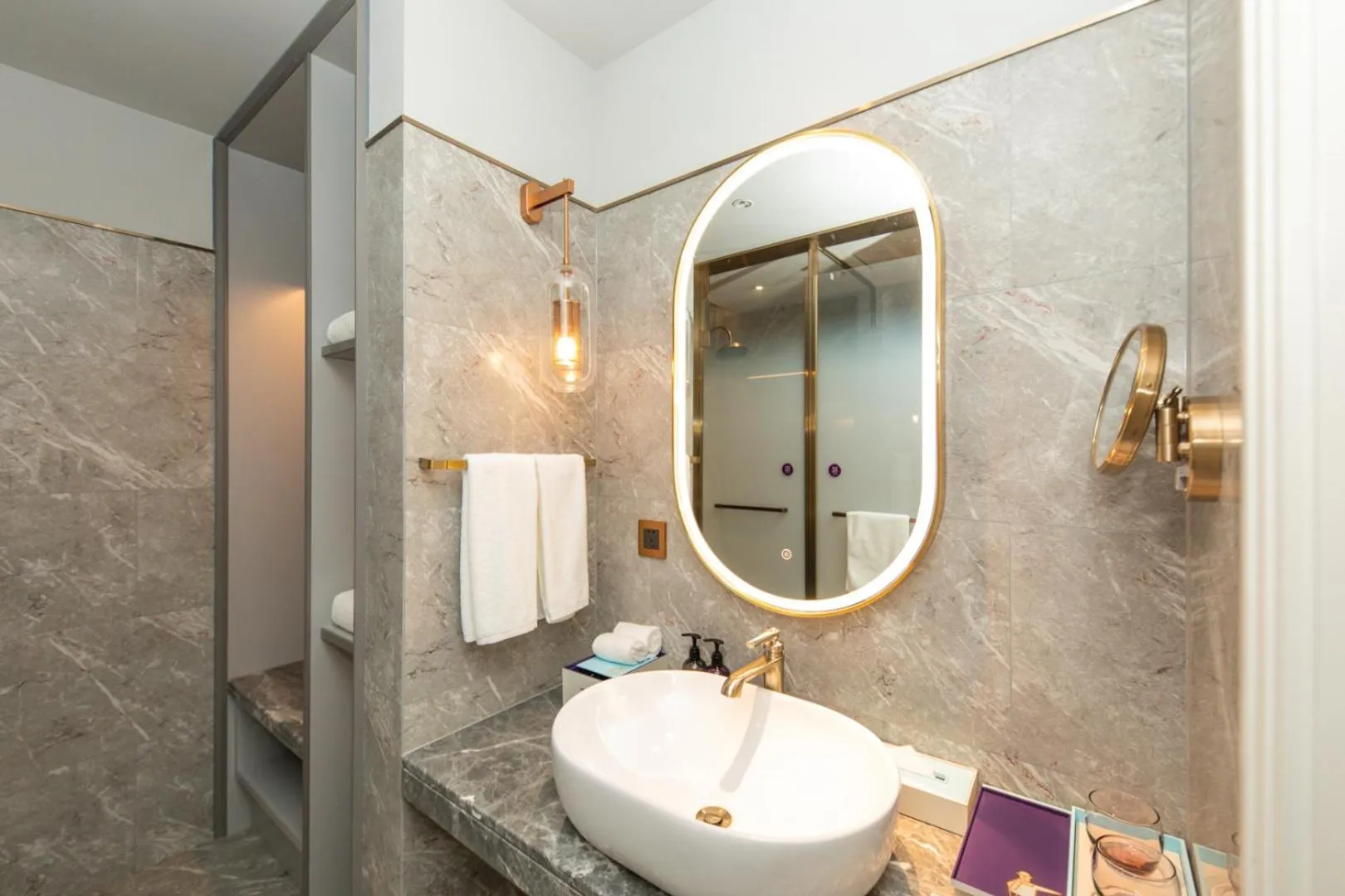 Toilet in Mercure Xinyang East Railway Station