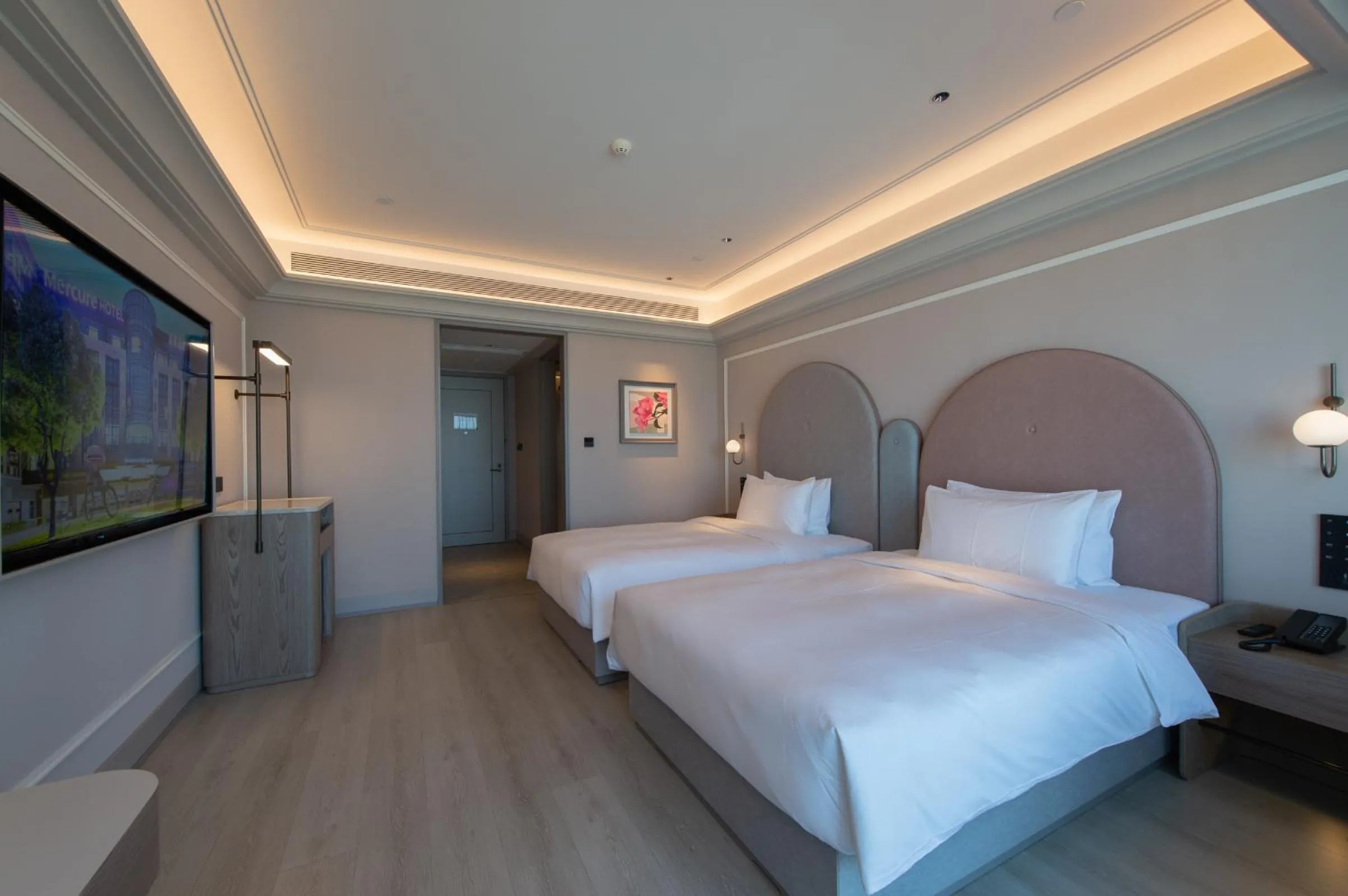 Photo of the whole room, Bed in Mercure Xiamen Science City