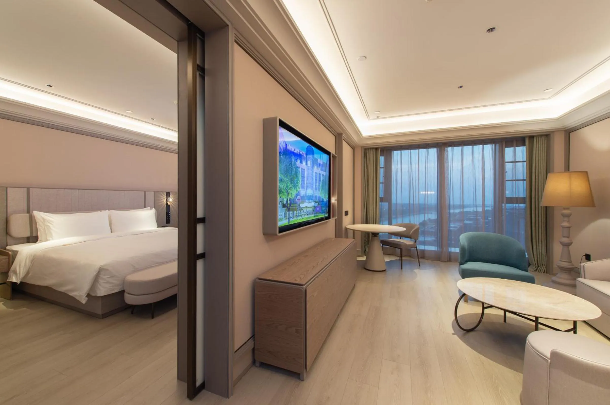 Seating area, Bed in Mercure Xiamen Science City