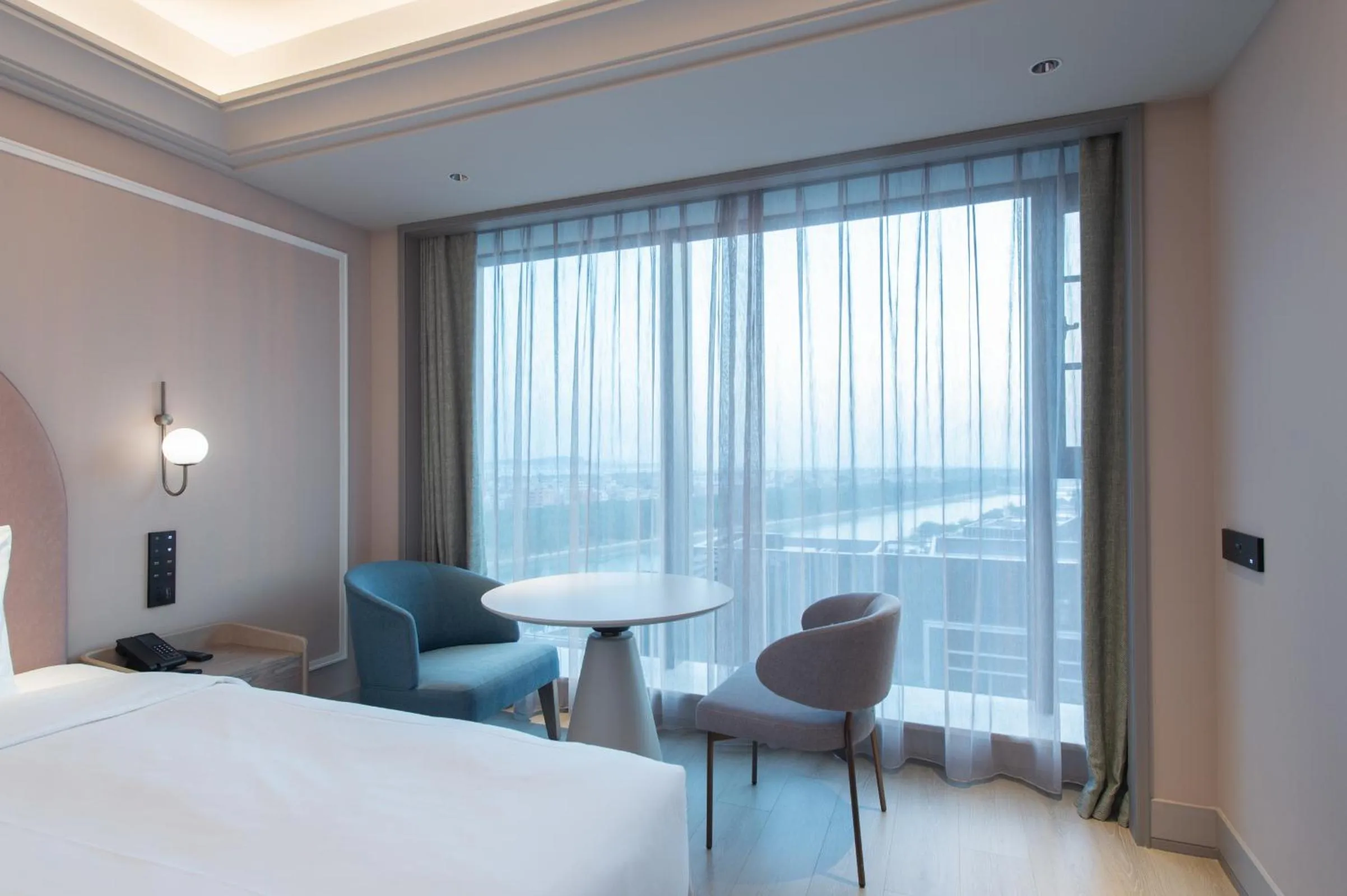 Seating area, Bed in Mercure Xiamen Science City