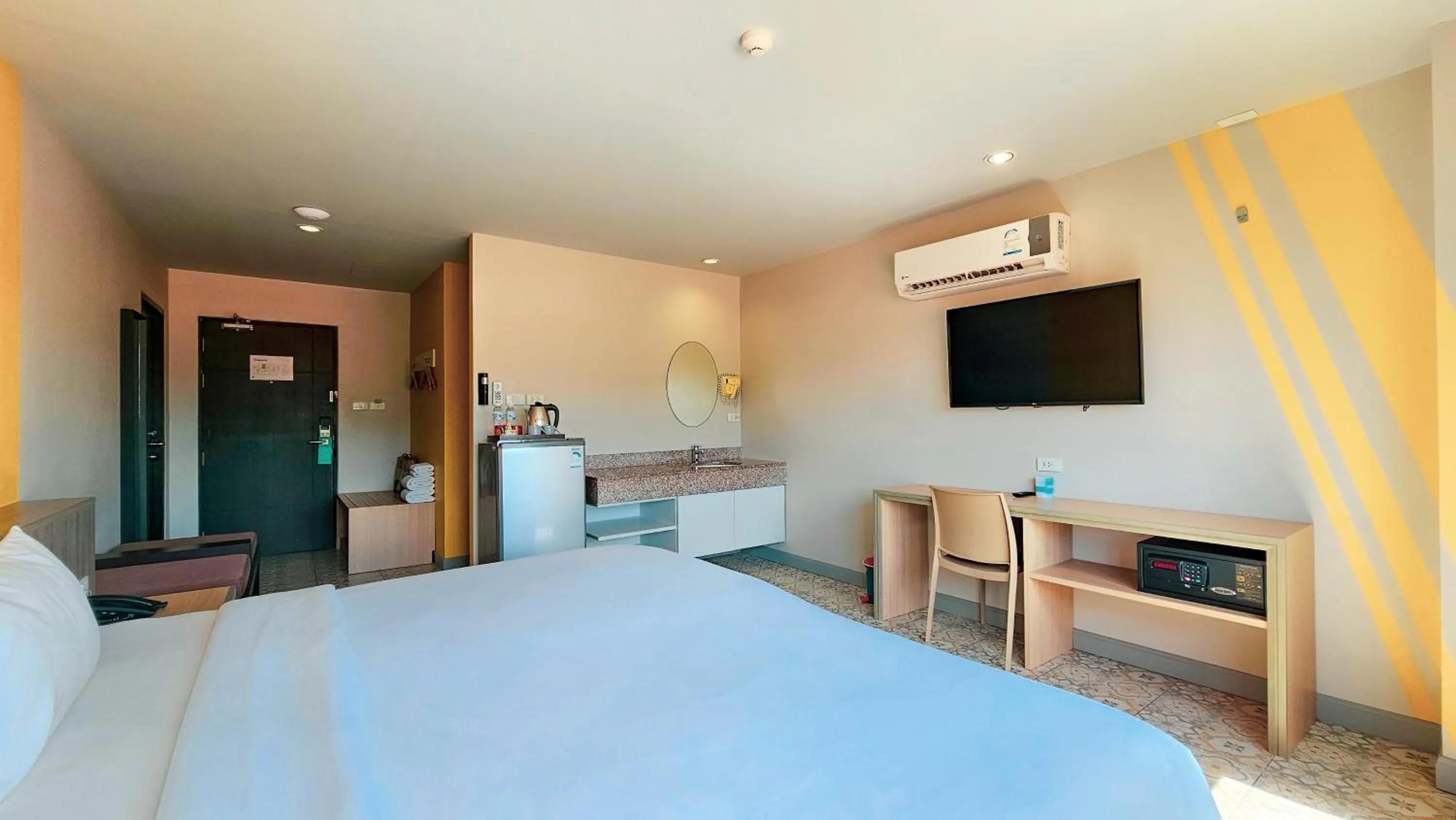 Bed in Recenta Suite Phuket Suanluang