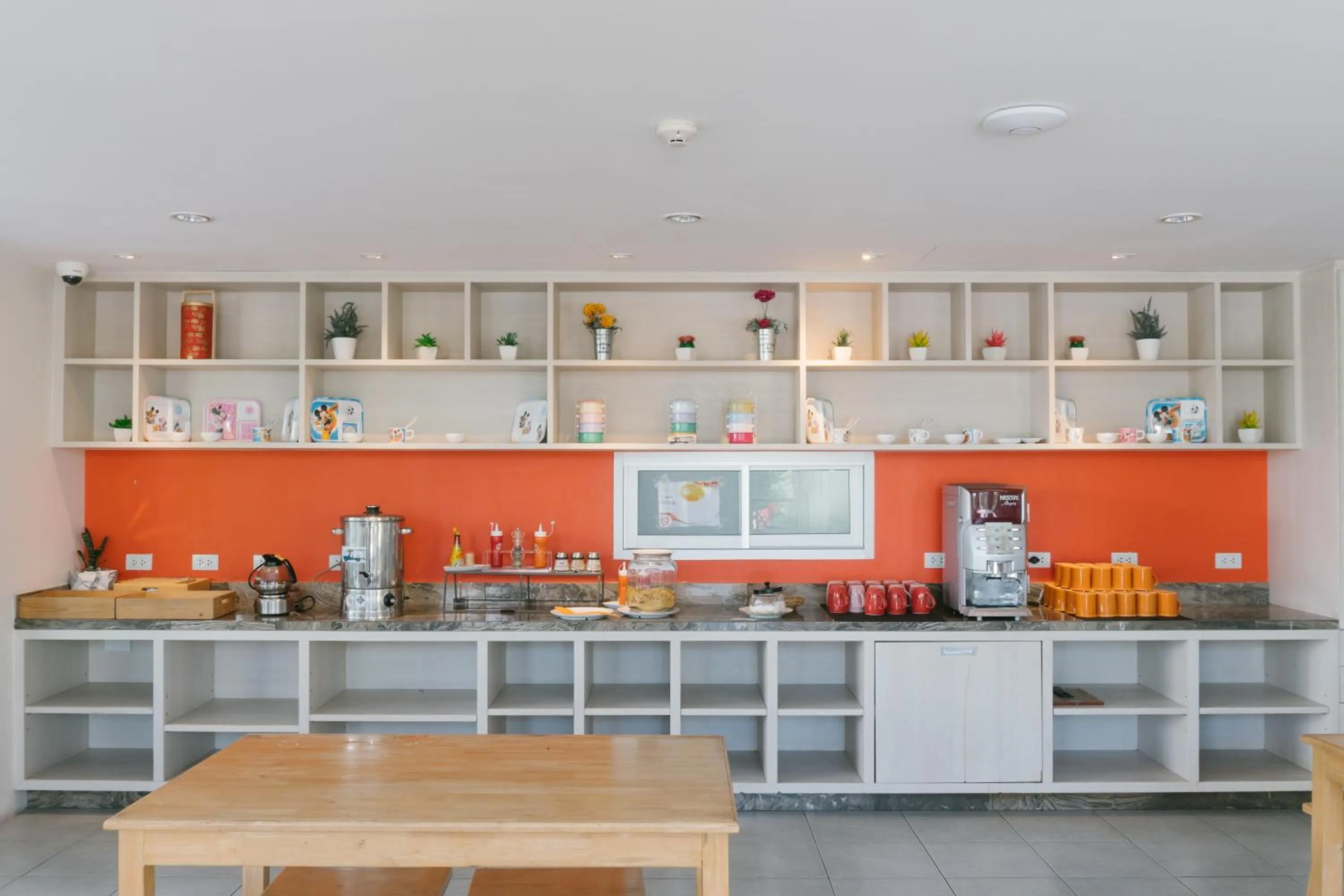 Restaurant/places to eat in Recenta Suite Phuket Suanluang