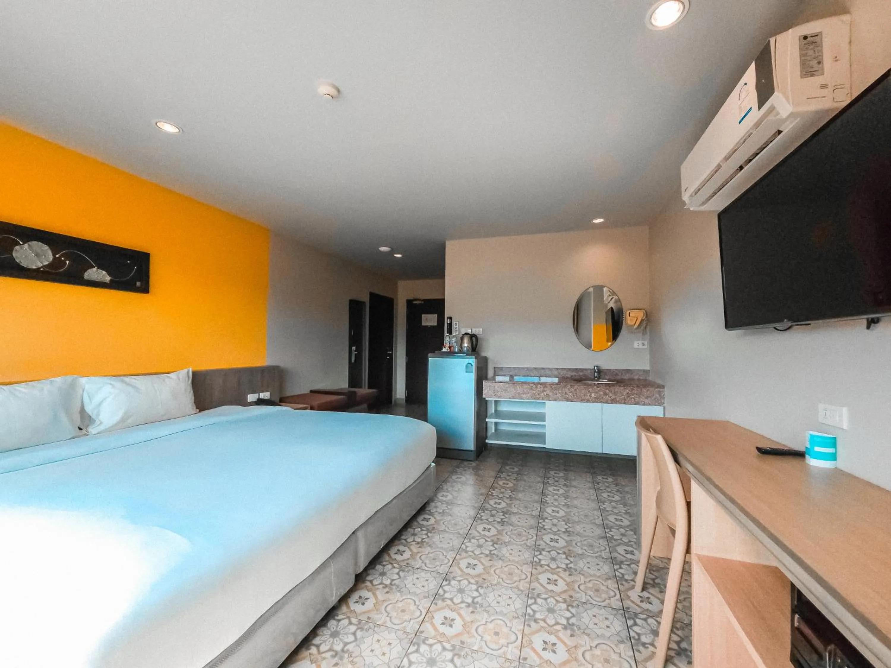 TV and multimedia, Bed in Recenta Suite Phuket Suanluang