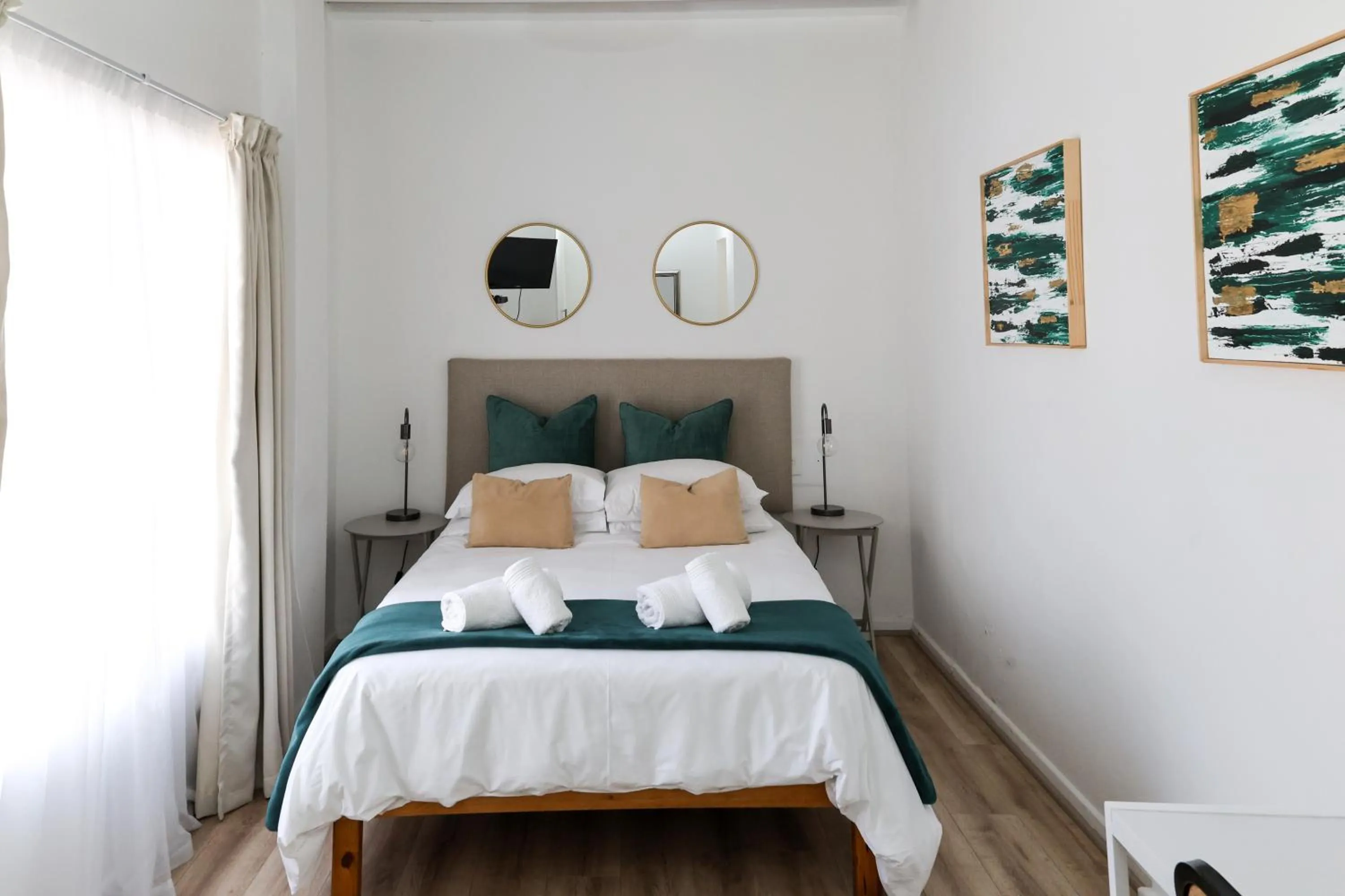 Bed in George Lodge International