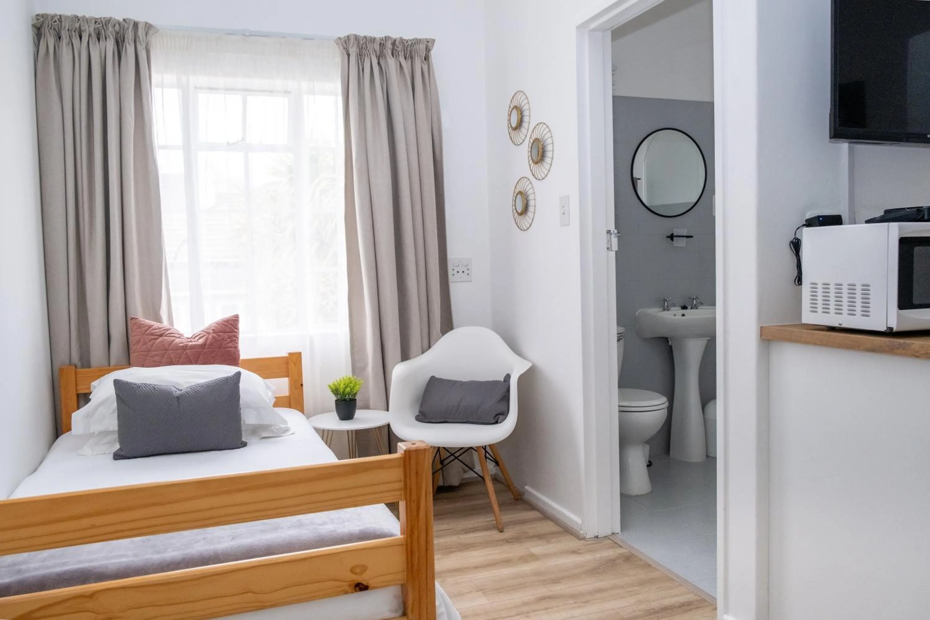 Bed in George Lodge International