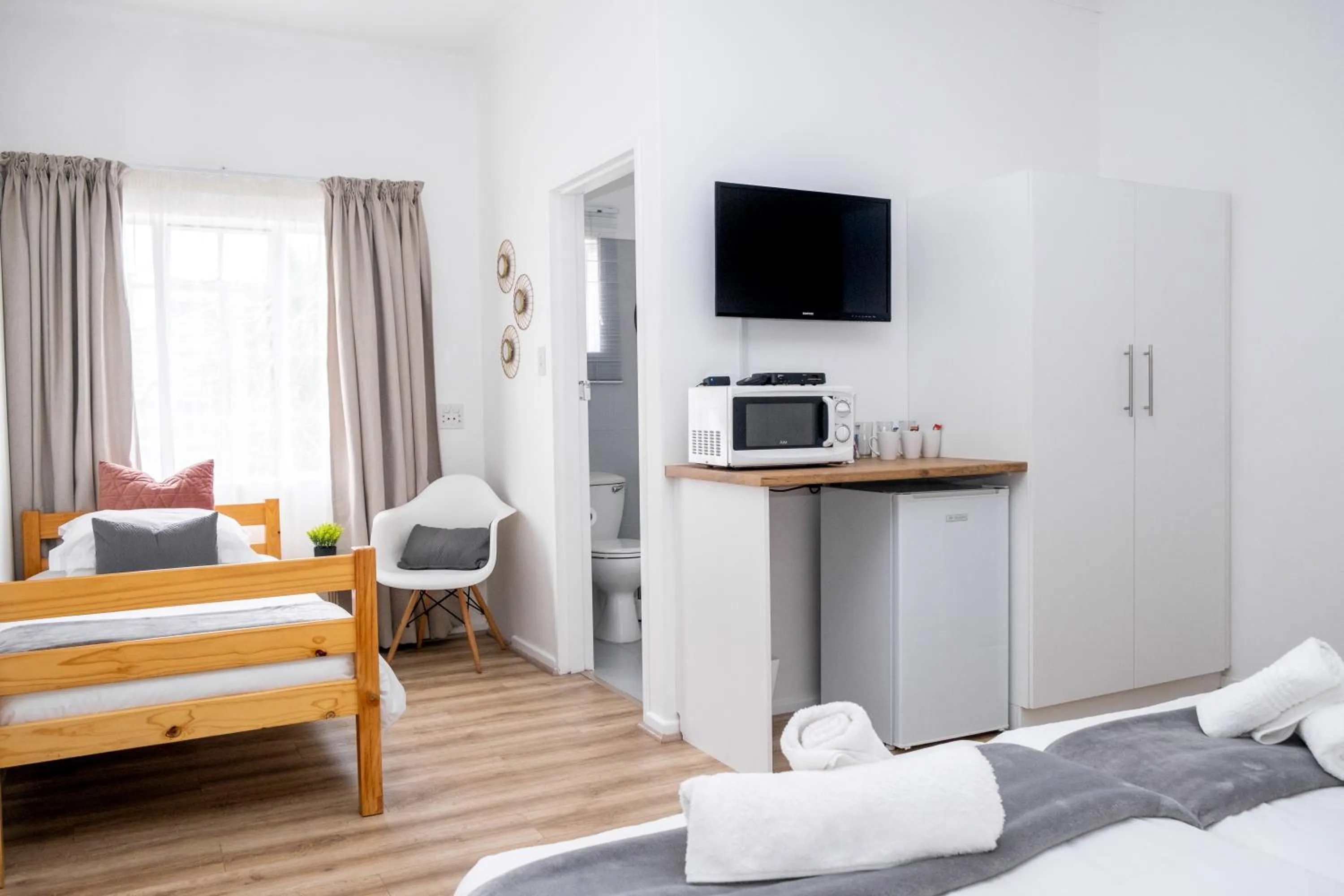 Bed in George Lodge International