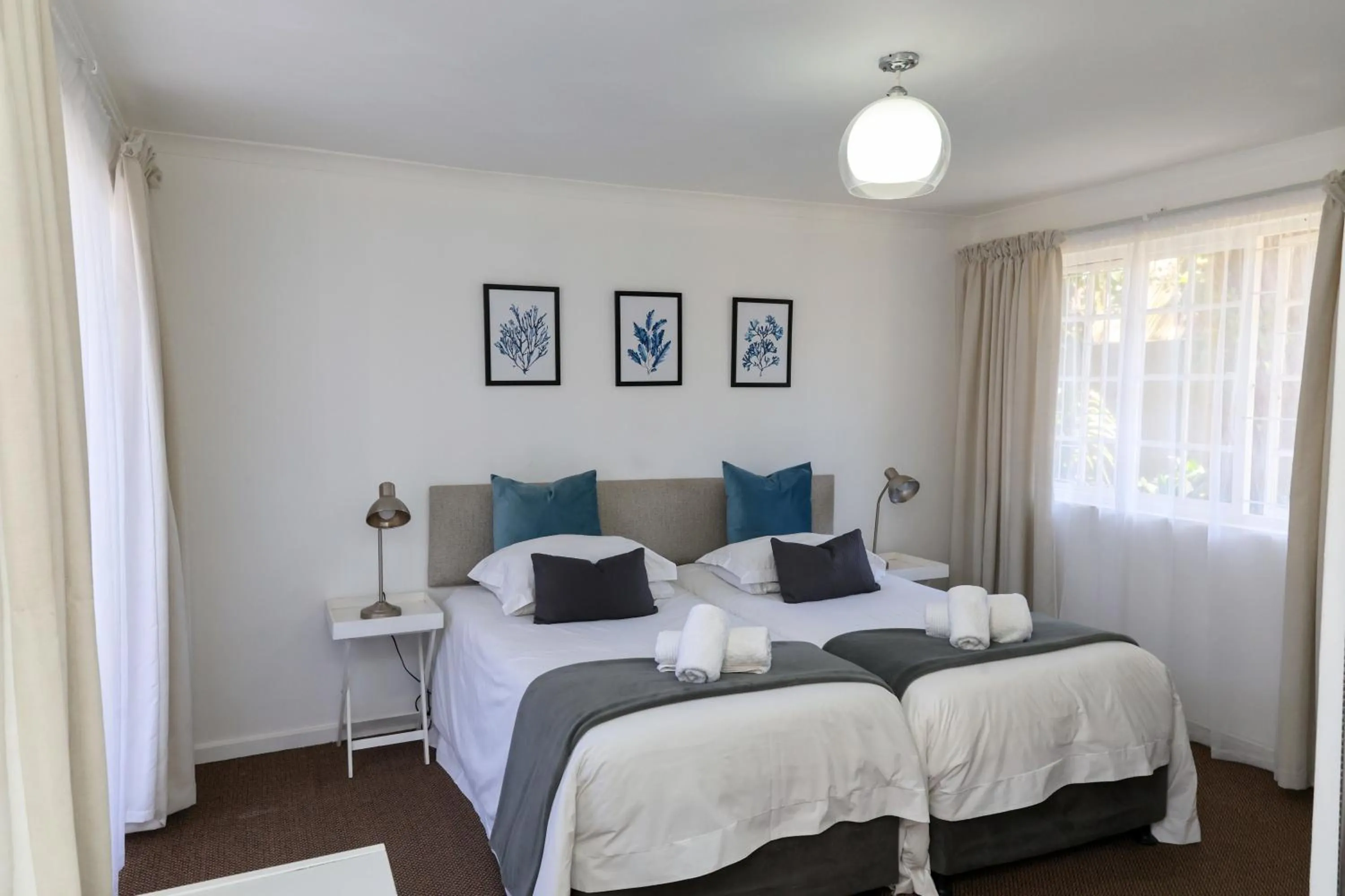 Bed in George Lodge International