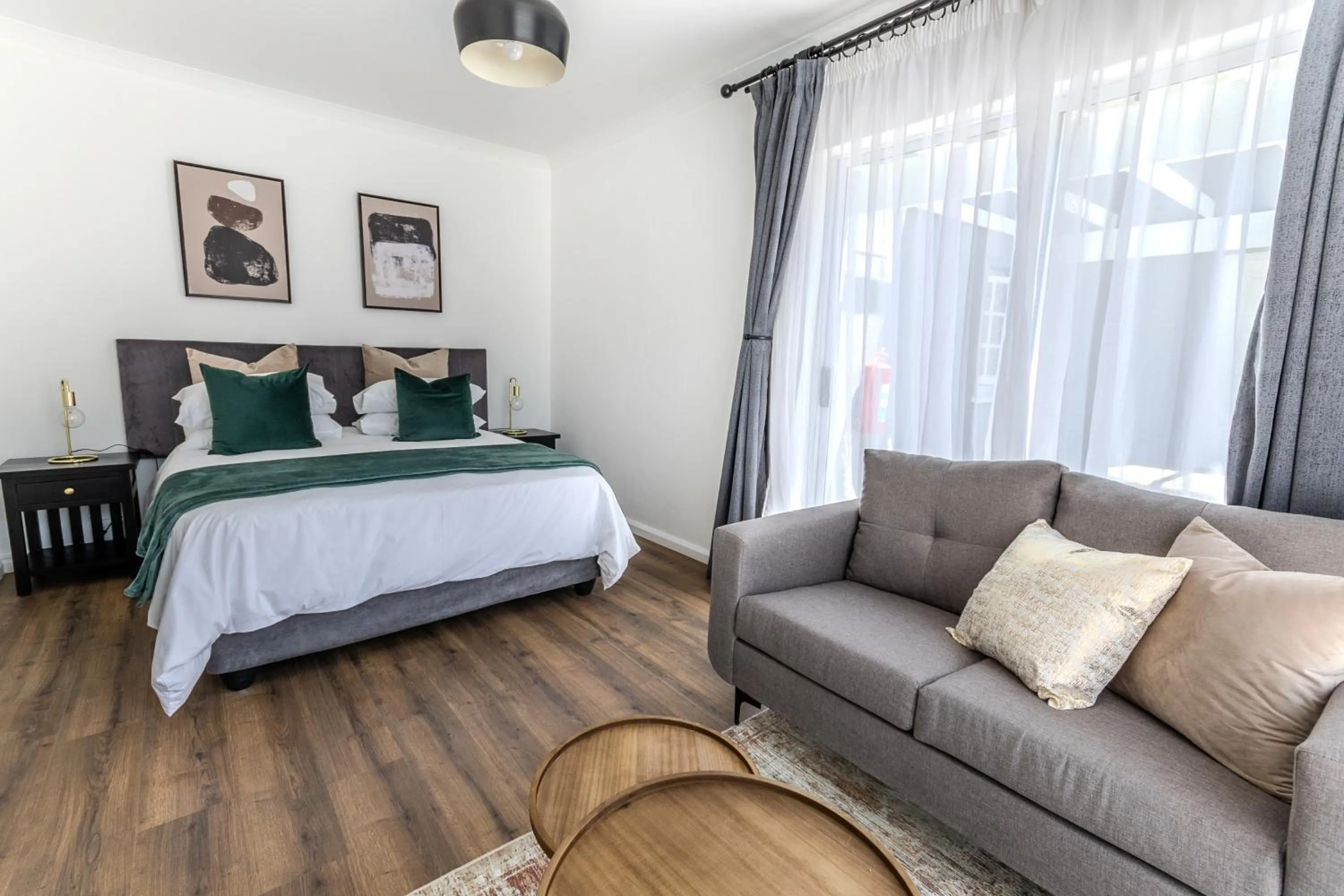 Bed in George Lodge International