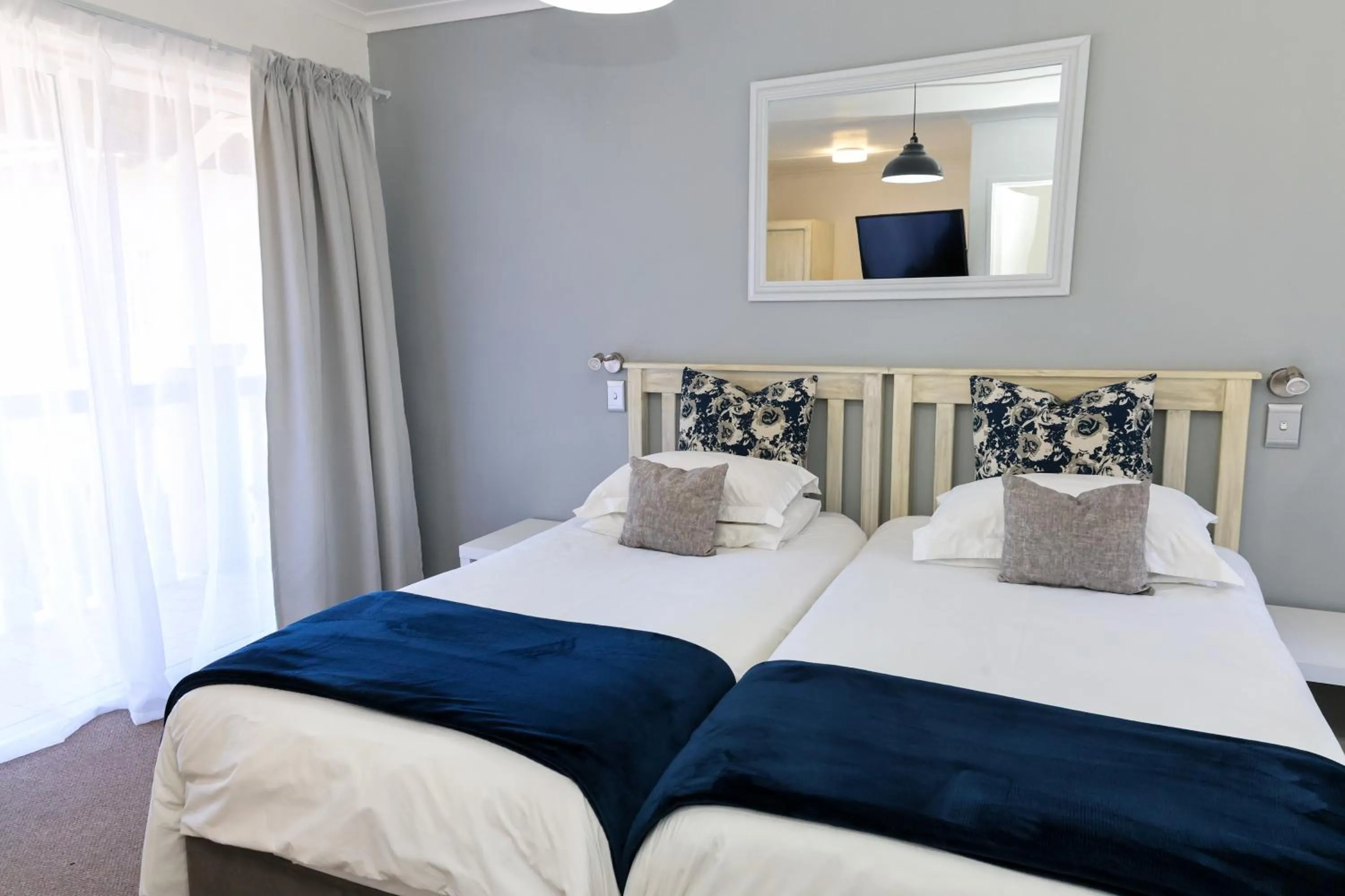 Bed in George Lodge International