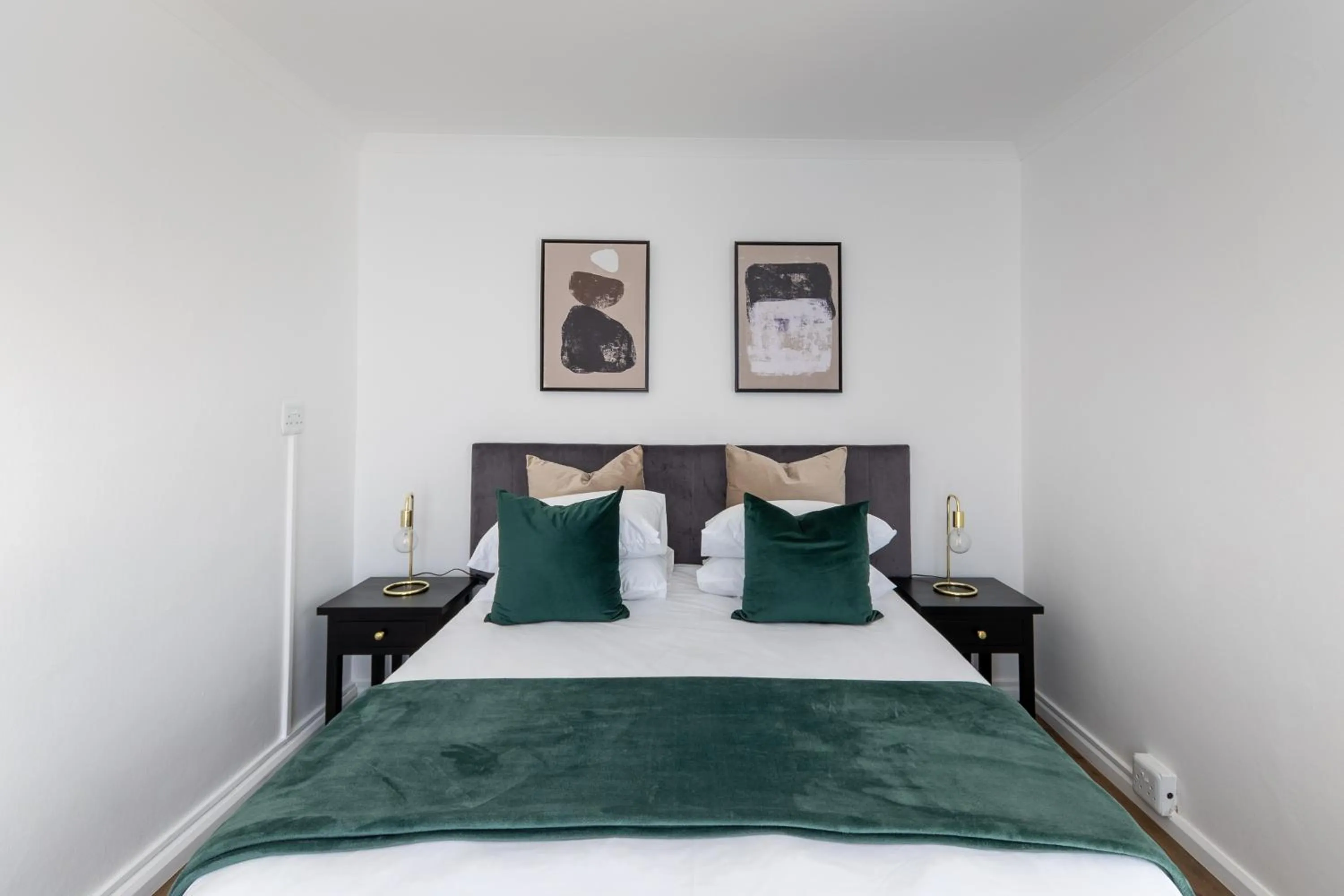 Bed in George Lodge International