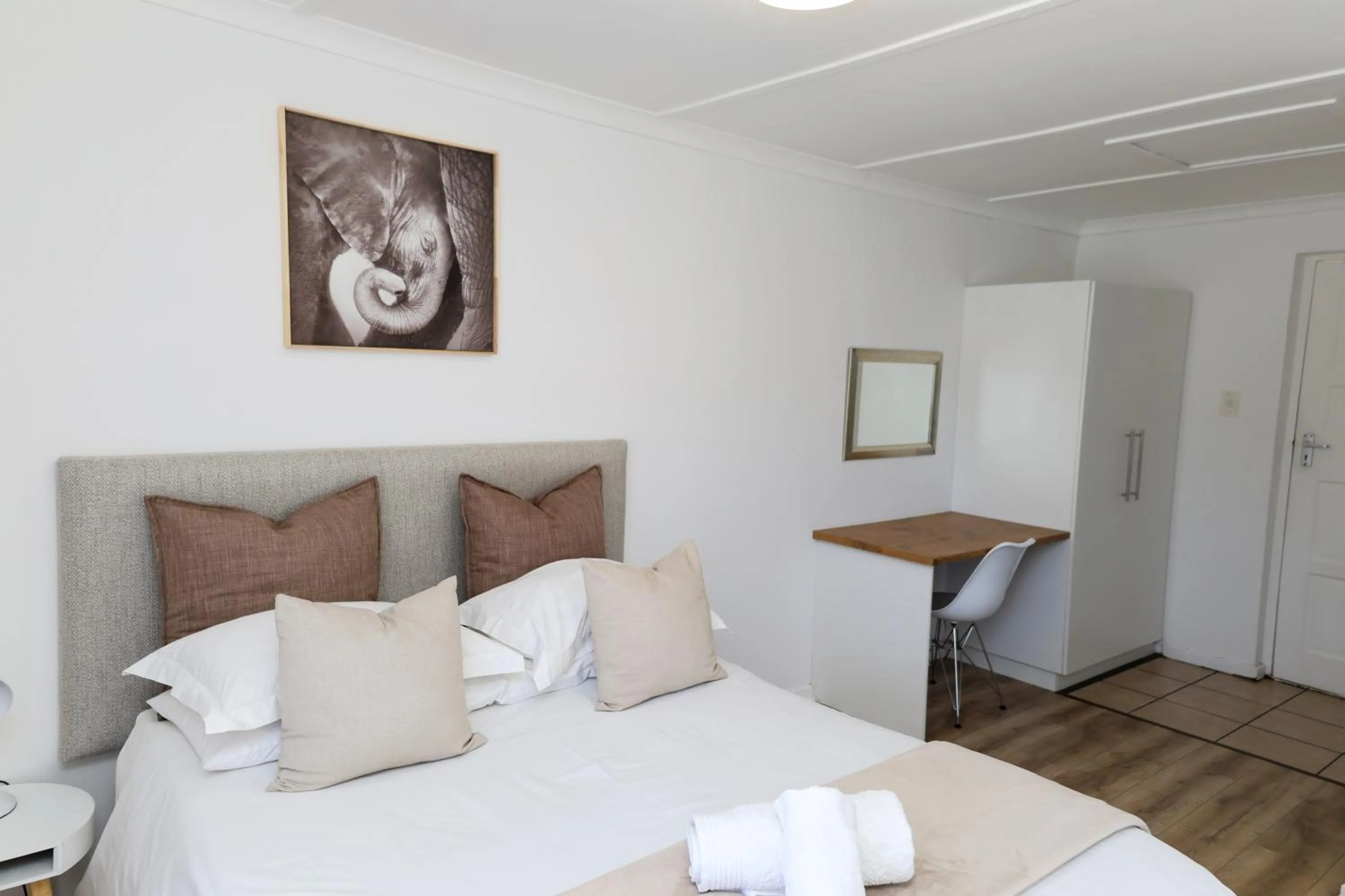 Bed in George Lodge International