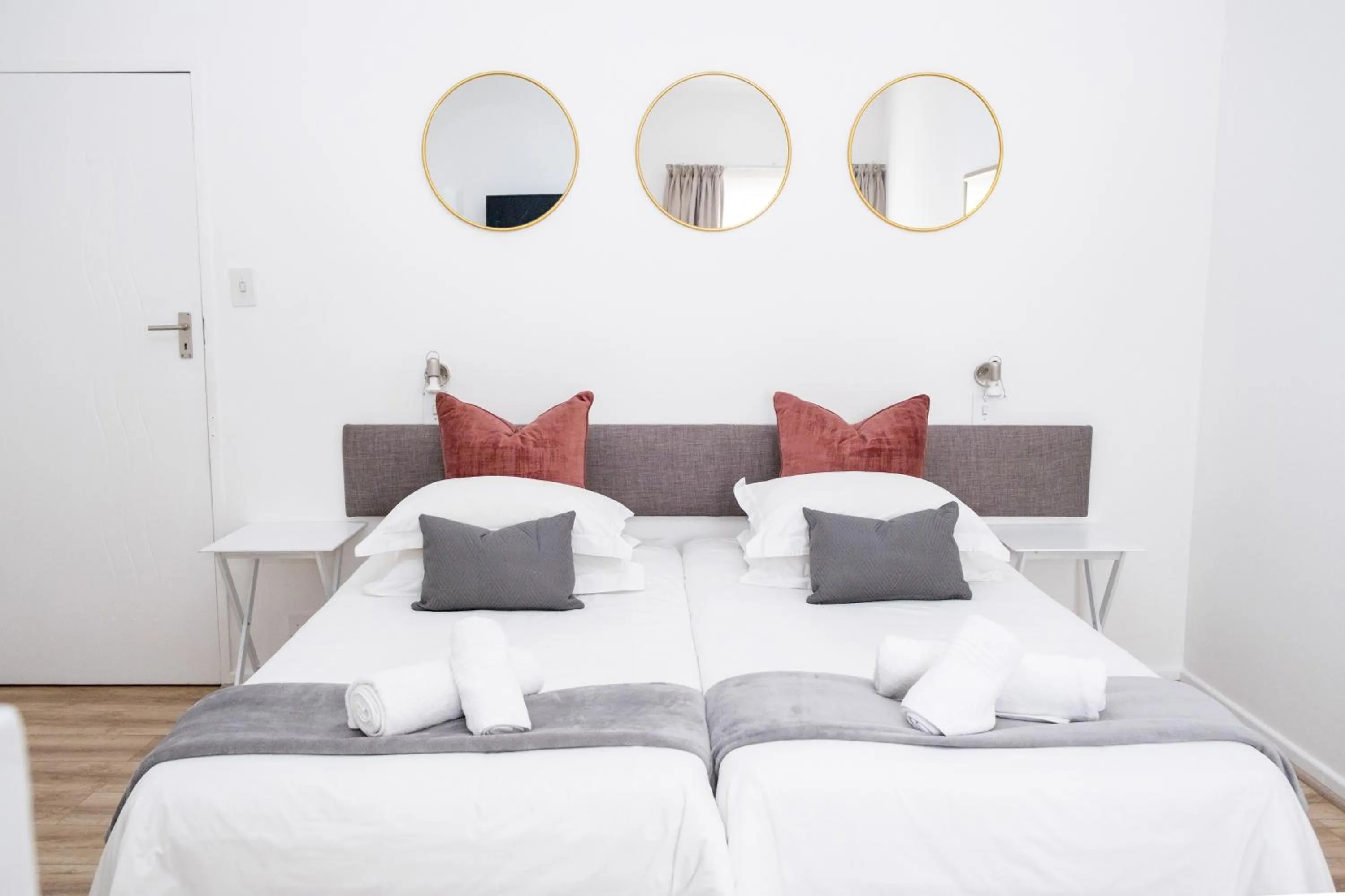 Bed in George Lodge International