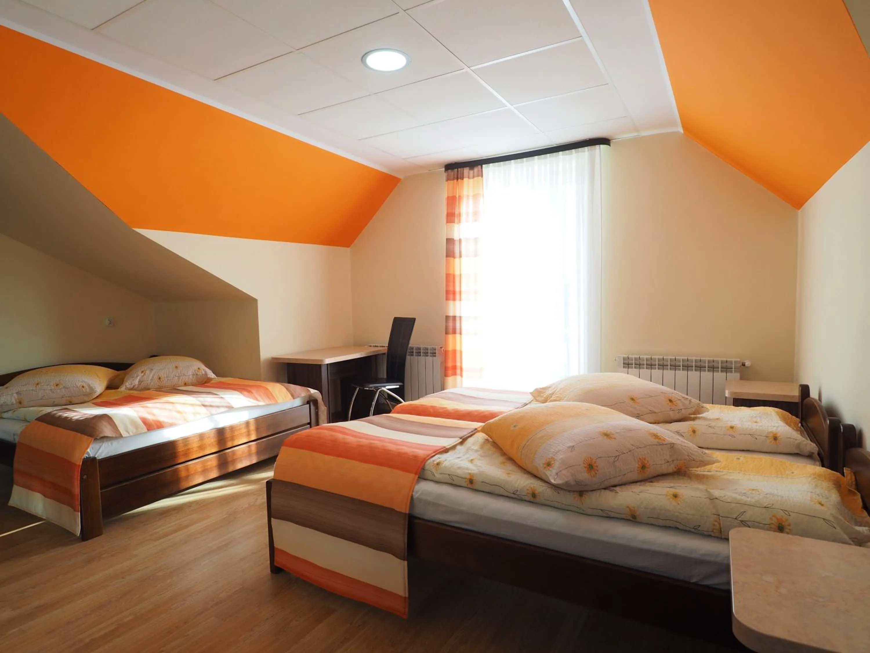 Photo of the whole room, Bed in DW Poronianka