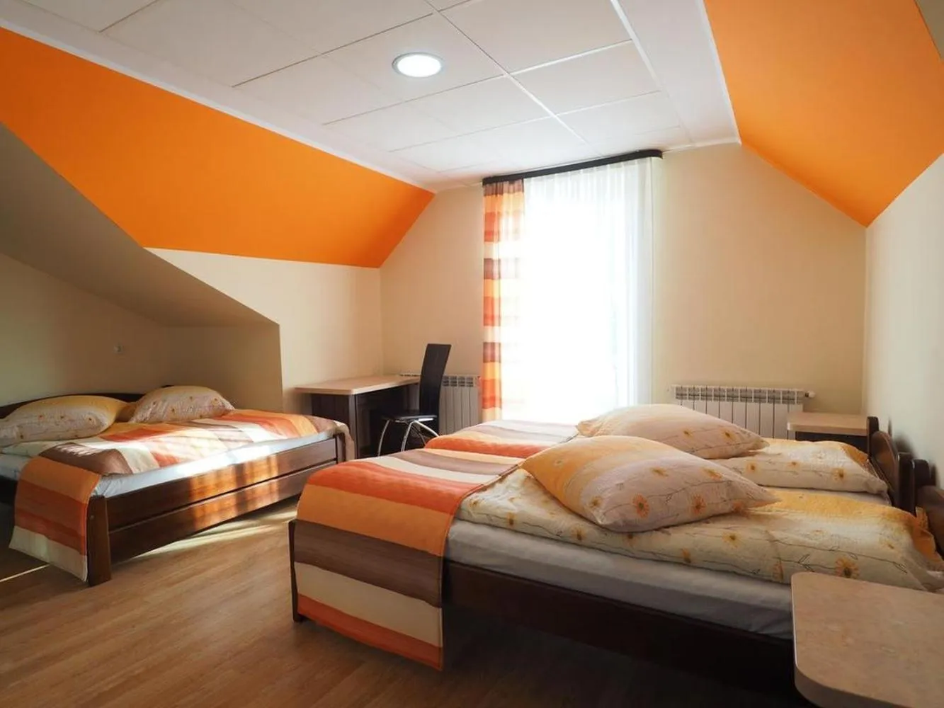 Photo of the whole room, Bed in DW Poronianka