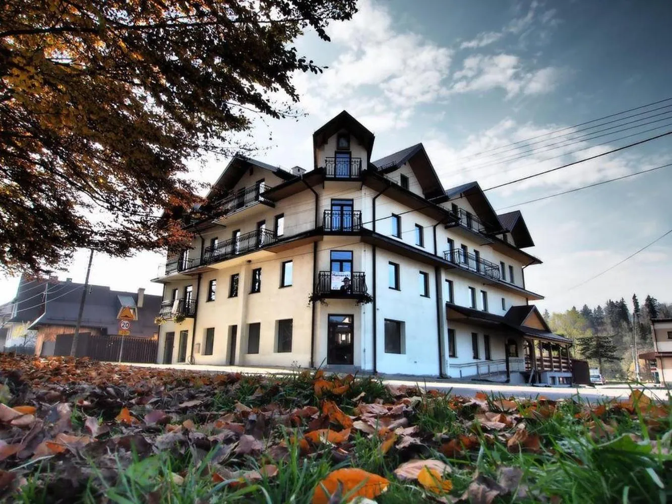 Facade/entrance in DW Poronianka